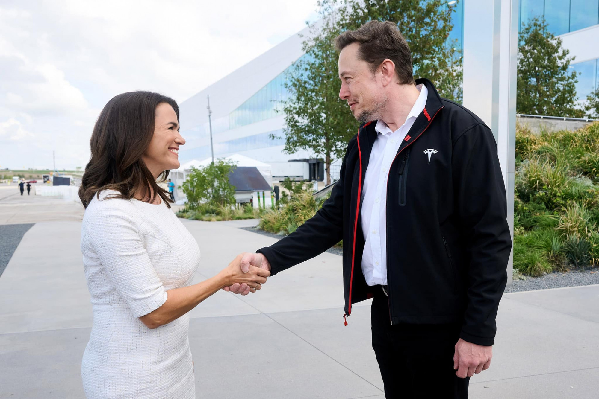 Novák Katalin kezet fogott Elon Muskkal