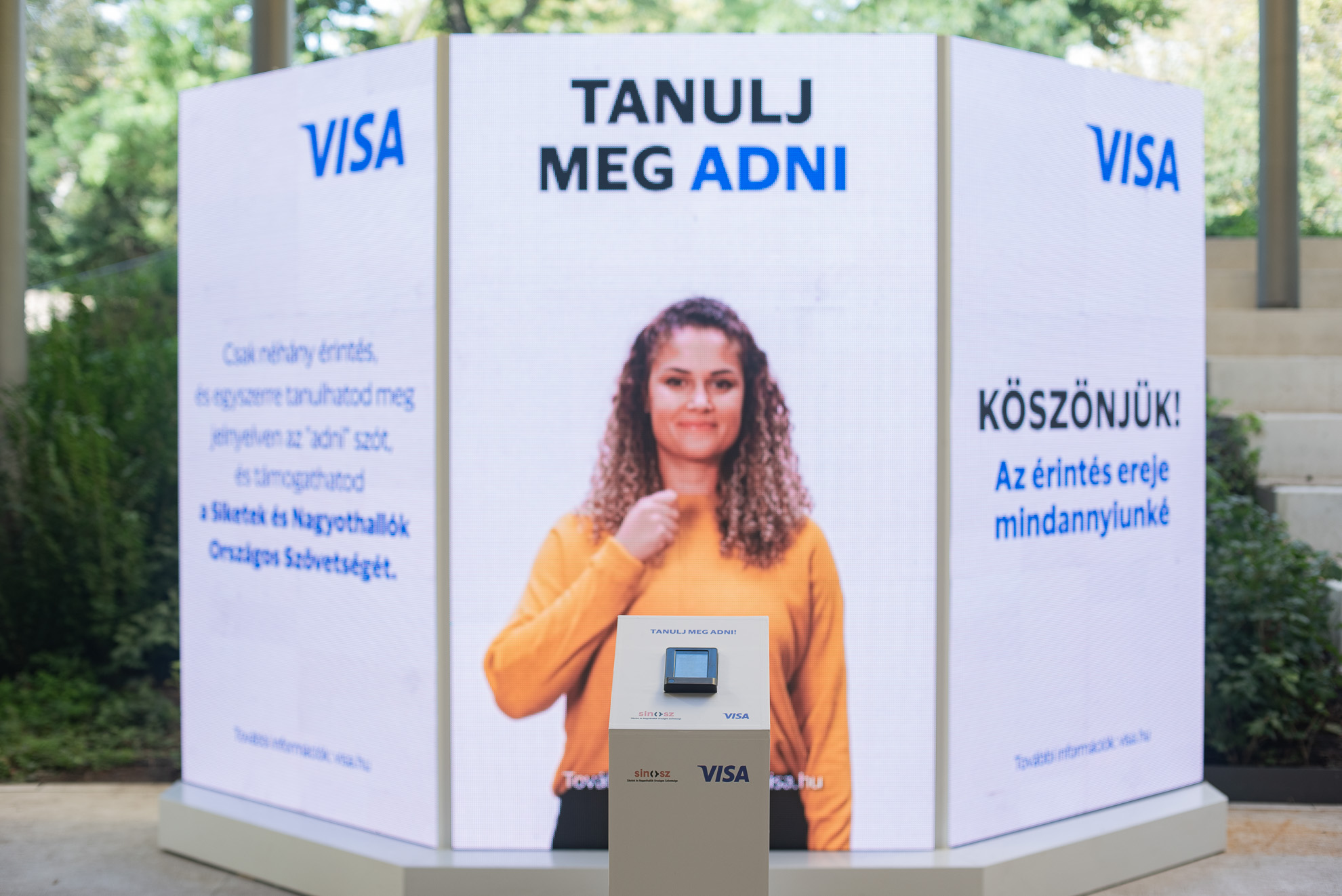 A magyar adományozók is készen állnak arra, hogy bankkártyával segítsenek
