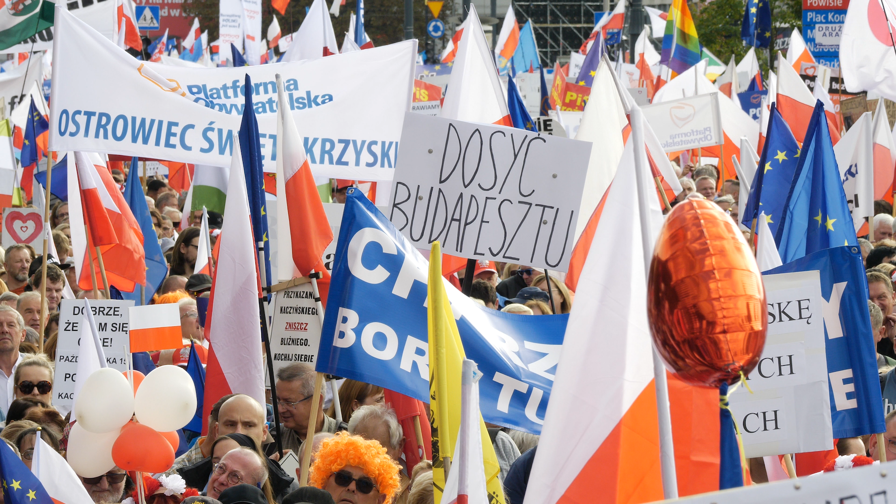 Nem nagyon szerették Magyarországot az ellenzéki Polgári Platformot támogató több százezres tüntetésen Varsóban