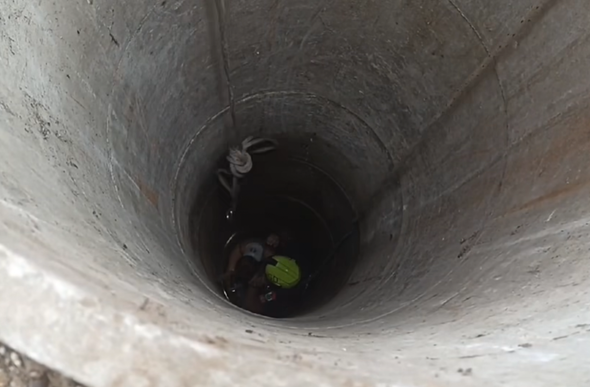 Hat méter mély kútból mentettek ki egy fiatal lányt Erdőkertesen