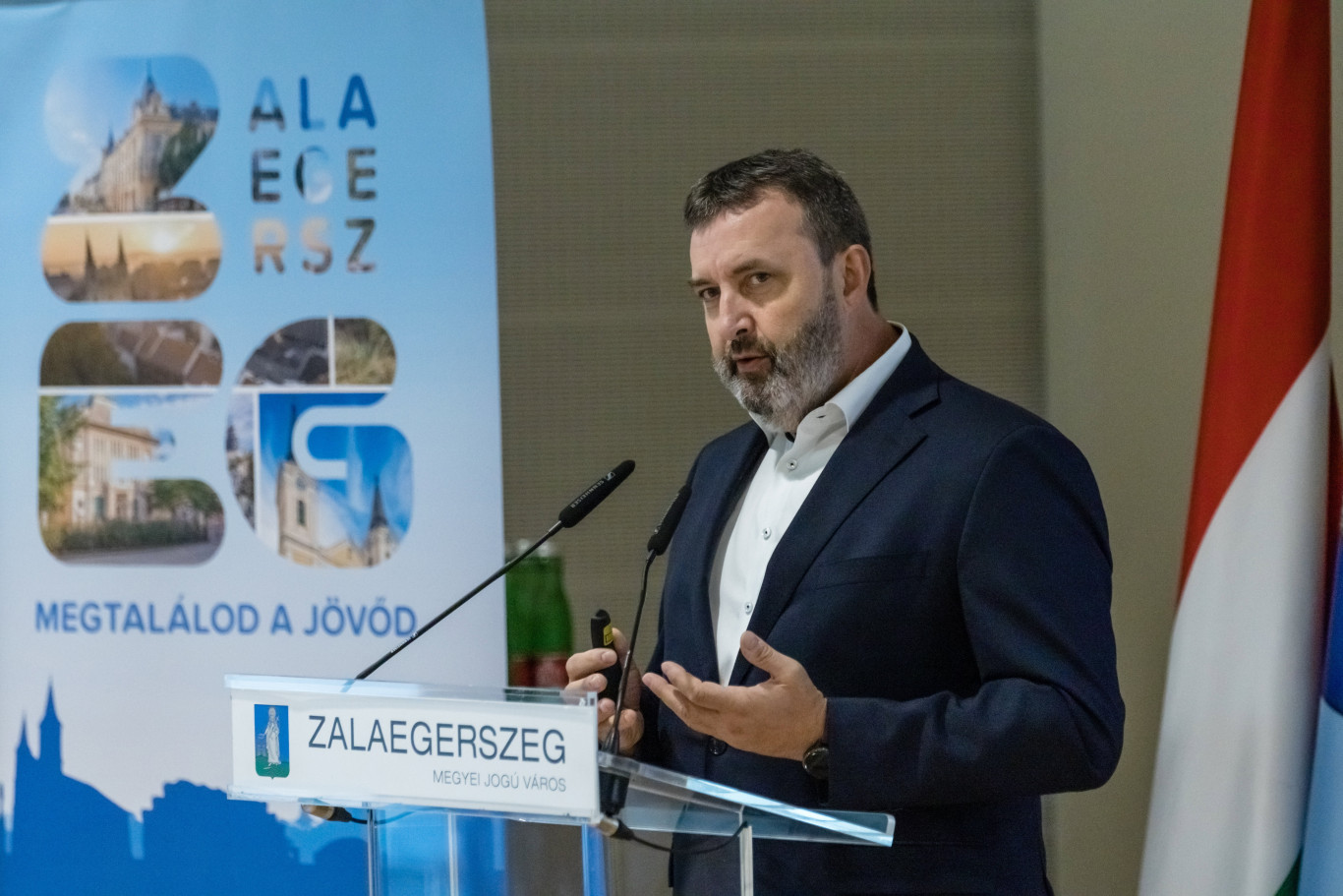 Palkovics László barátja és bizalmasa milliárdokkal gyarapodott, miközben az állam rászokott az általa készített szoftverekre