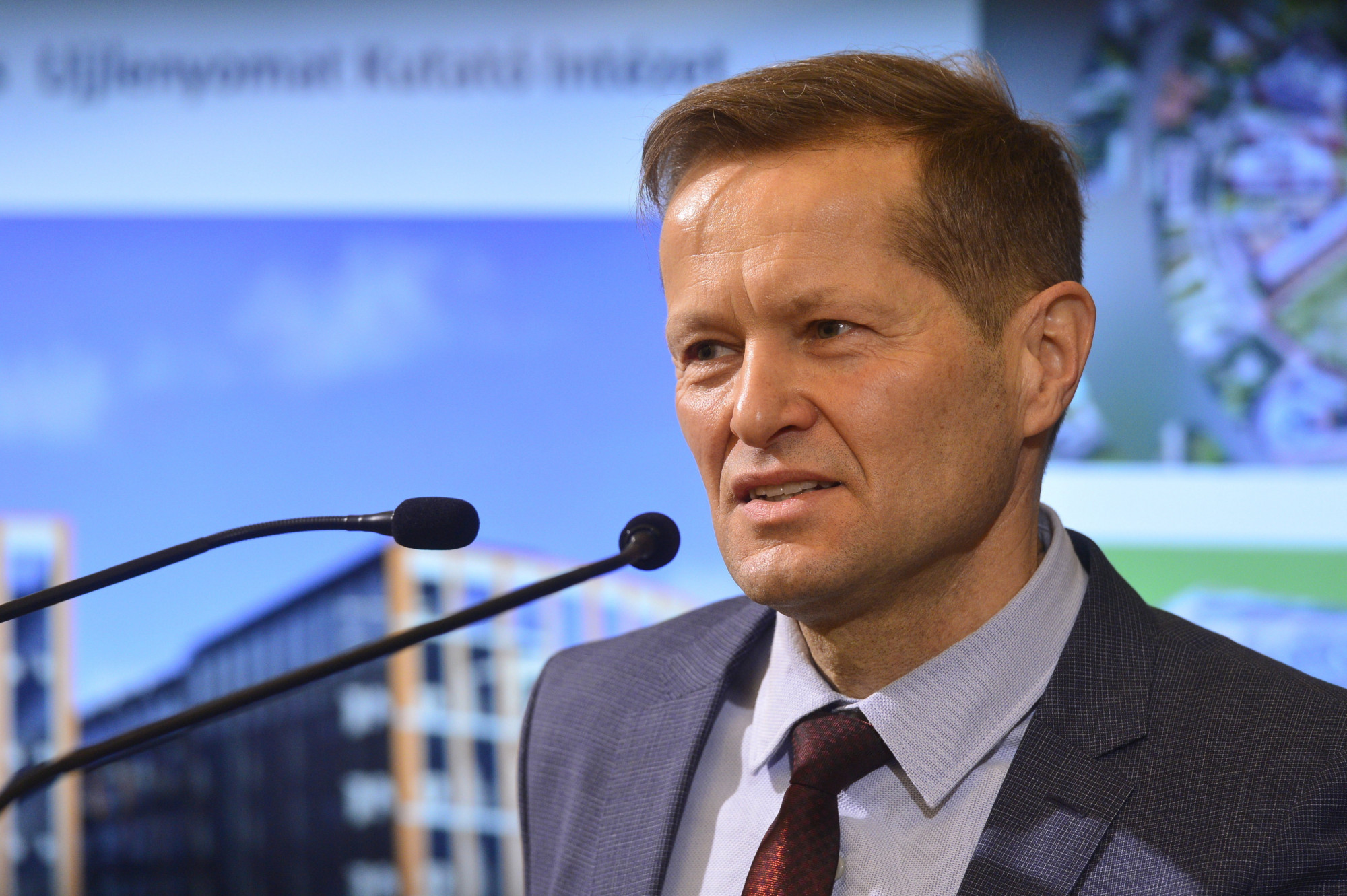 Krausz világsikere a magyarokat is a magasba emeli – mondta Sulyok Tamás, miután átadta a Magyar Szent István Rendet