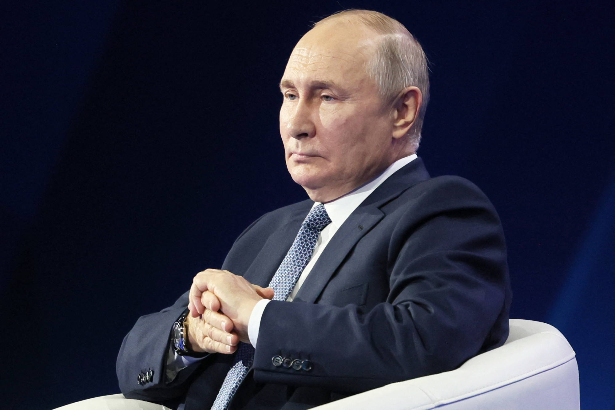 Az orosz diktátor szerint a világ megszabadul az adósrabszolgaságba taszító diktatúráktól