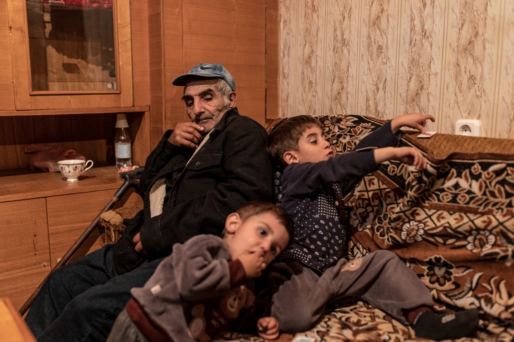 Uj Péter: Egy nép eltakaríttatott mindenestül onnét, Hegyi-Karabahból, ahol egyébként több mint kétezer éven át élt