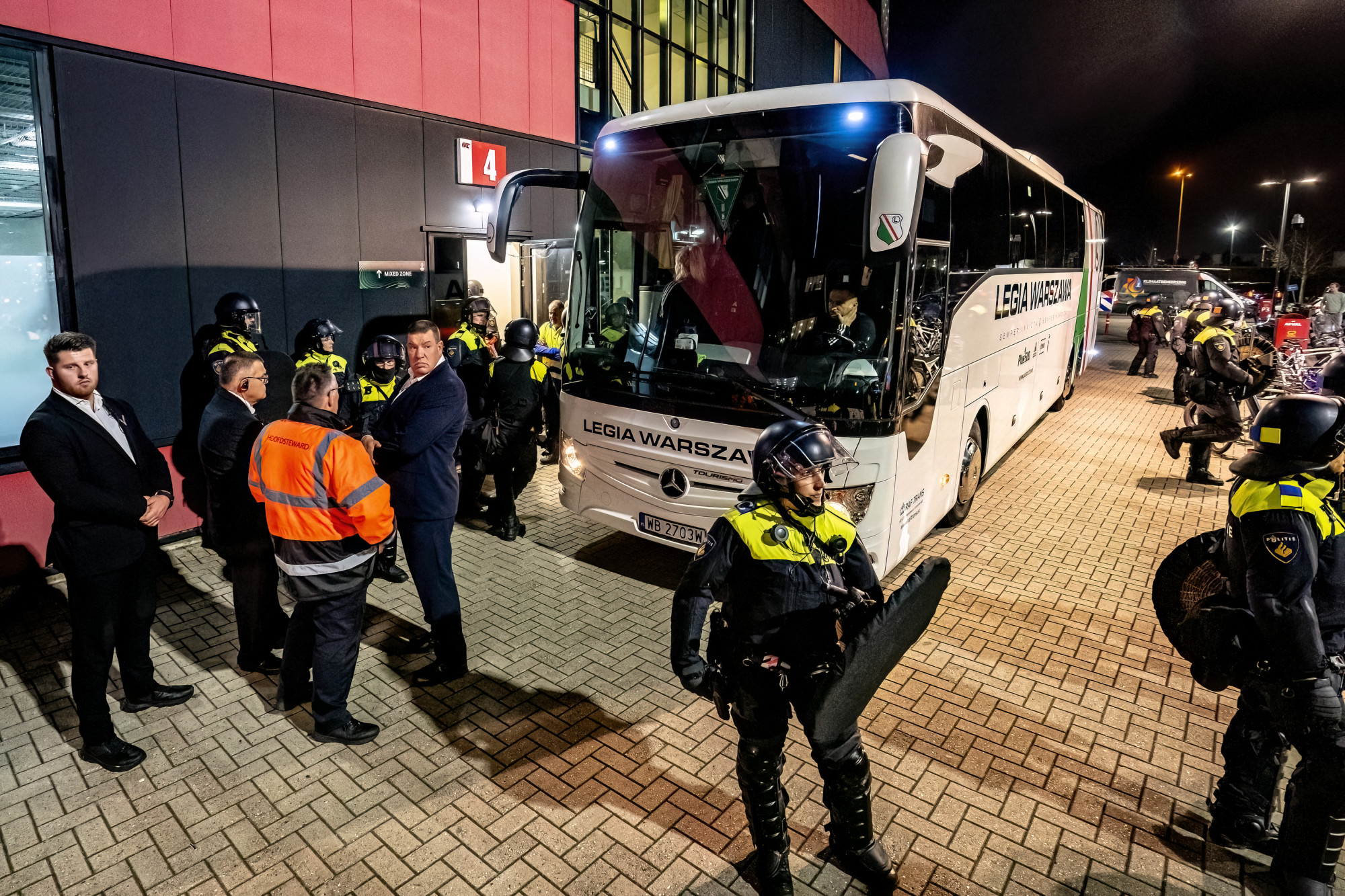 Hollandiai mérkőzésük után letartóztatták a Legia Varsó két játékosát