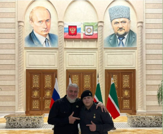 Most éppen csúcstestőrré nevezték ki Kadirov 15 éves fiát