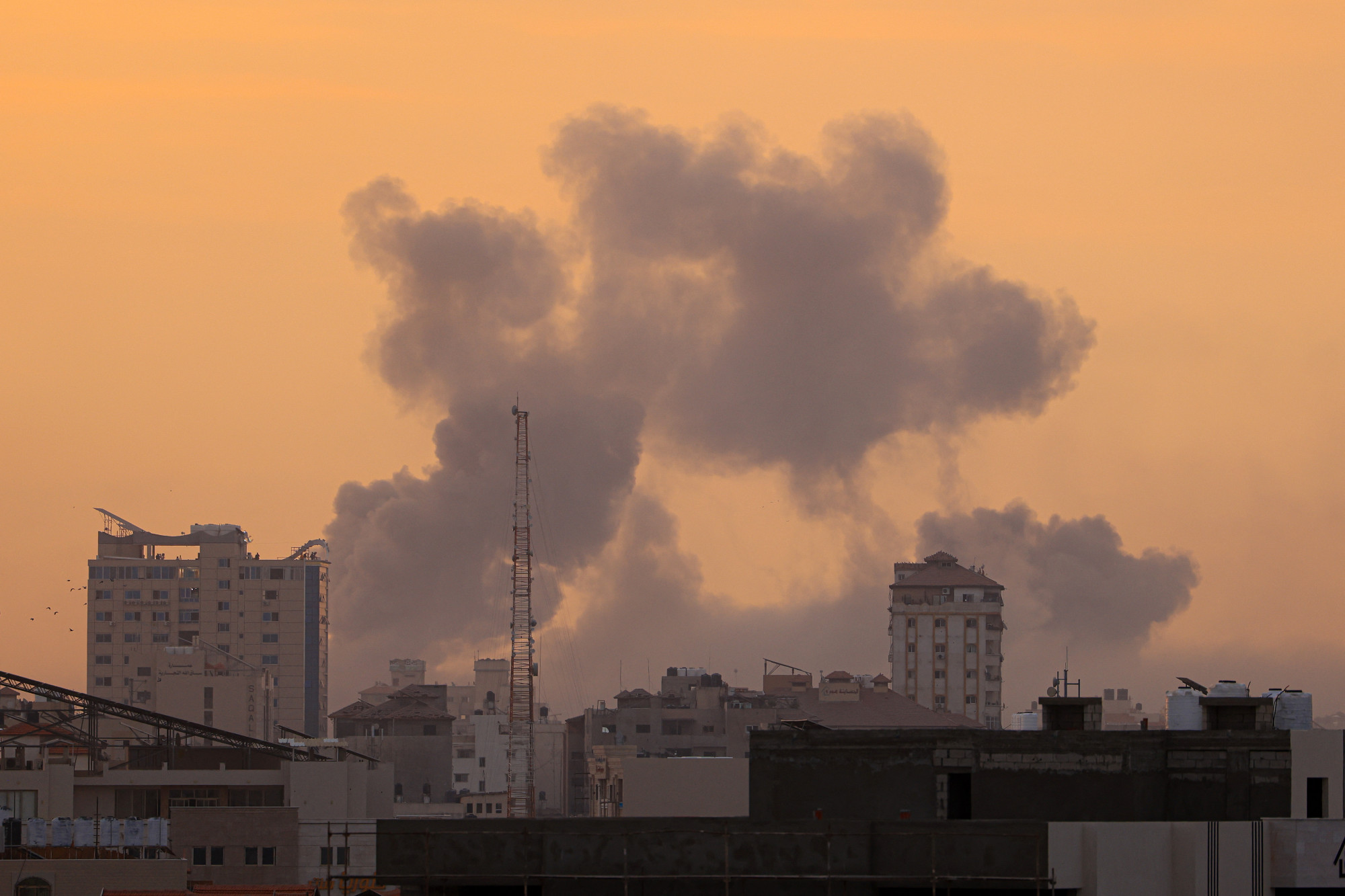 1100 felett a halottak száma, Izraelben amerikai állampolgárokat is megöltek, a gázai kórházak tele vannak