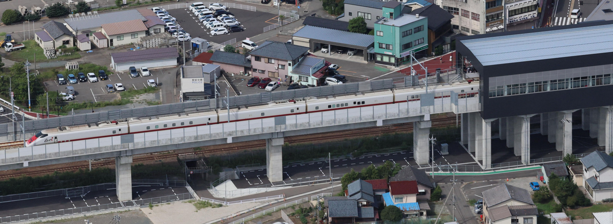 Vegyianyag szivárgott egy japán szuperexpresszen, több utas is égési sérüléseket szenvedett