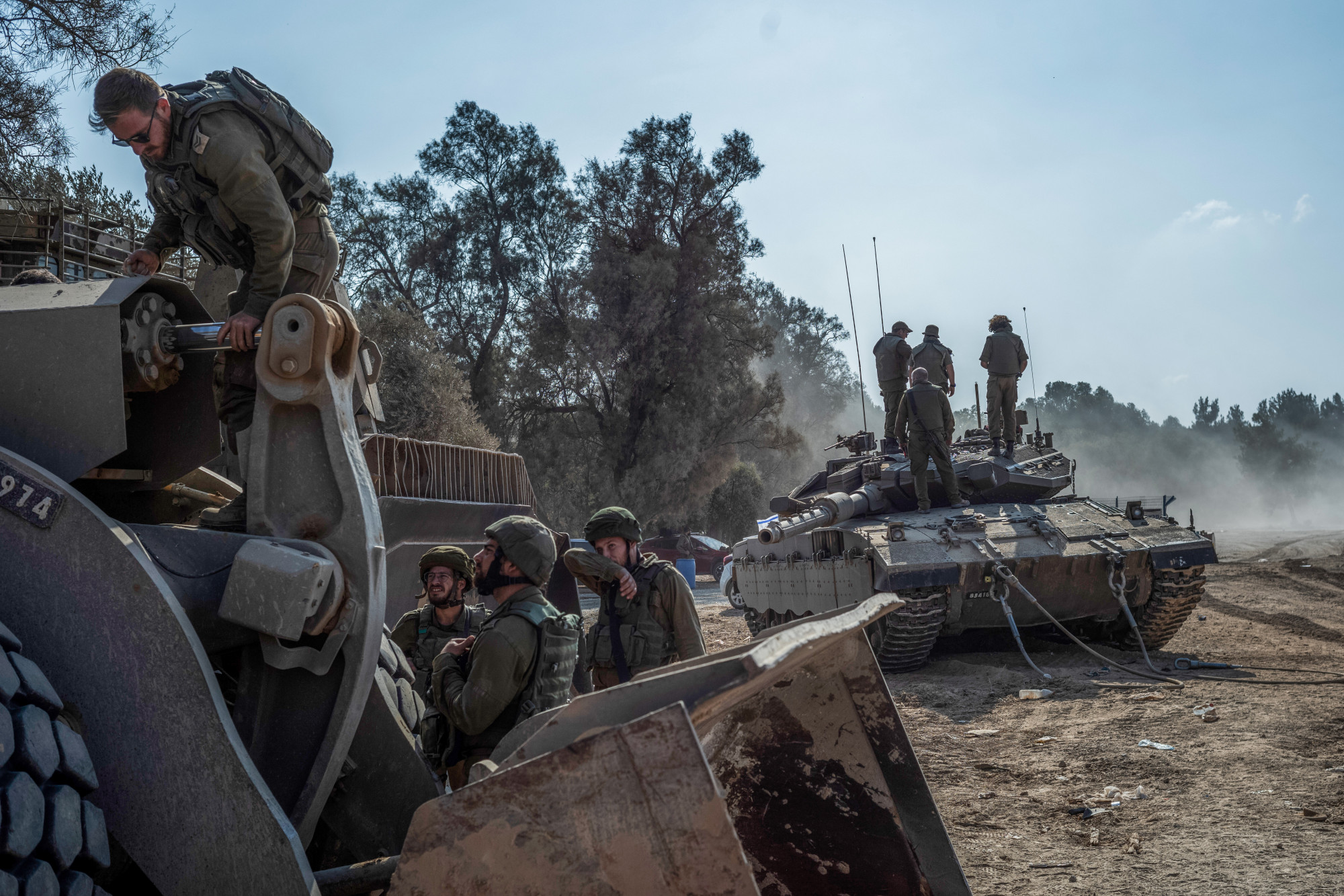 Felvonult a hadsereg, küszöbön az izraeli offenzíva Gázában