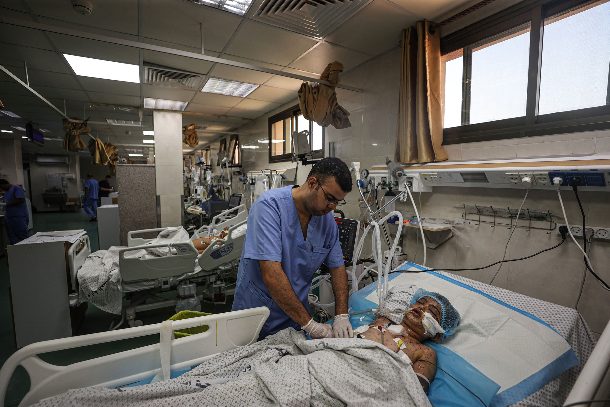 WHO: Sok beteg számára „halálos ítélet” lenne az észak-gázai kórházak kényszer-evakuálása