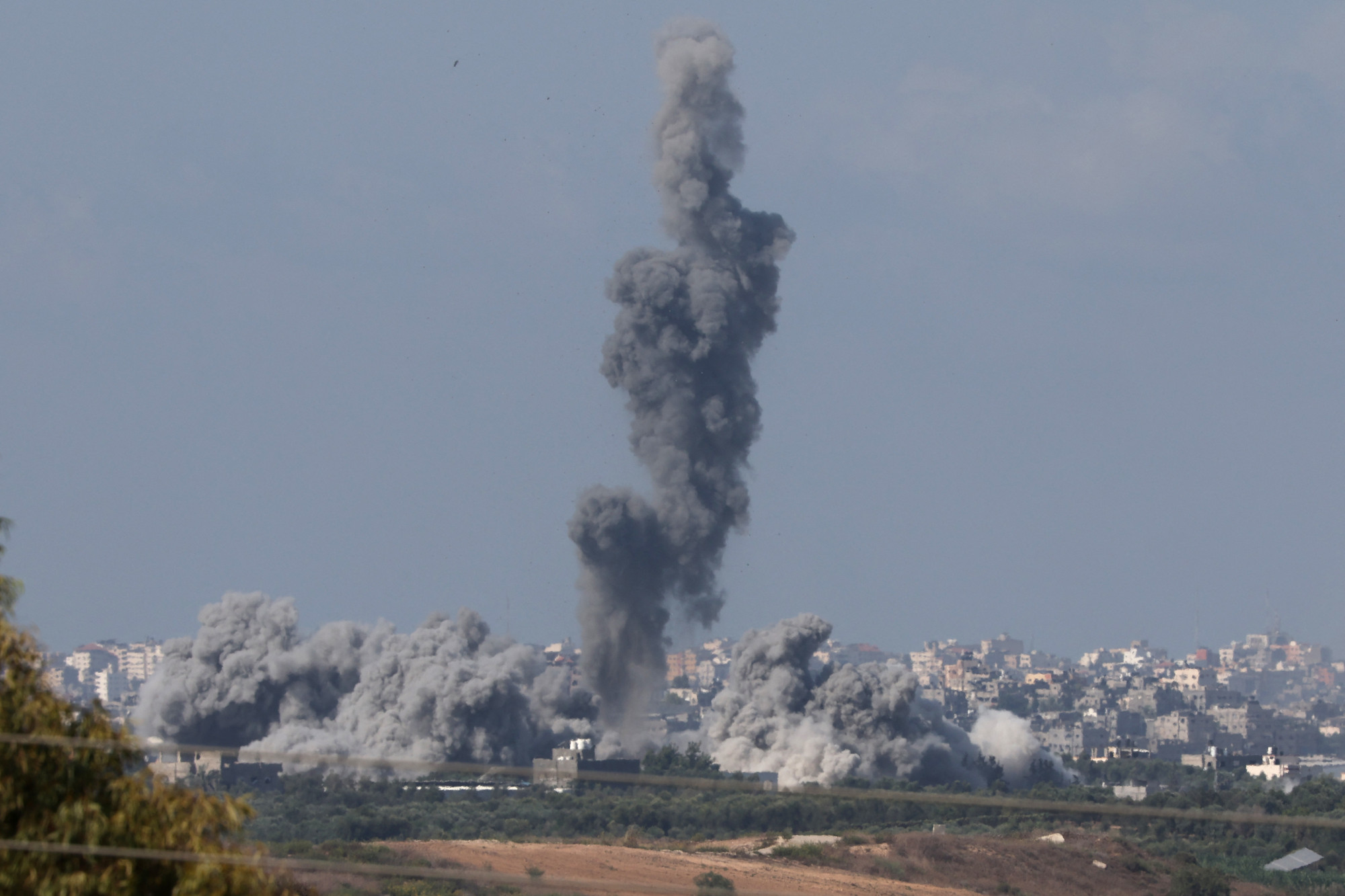 Hamász-parancsnok megölését jelentette be az izraeli légierő,  a civileknek három órát adtak vasárnap a menekülésre