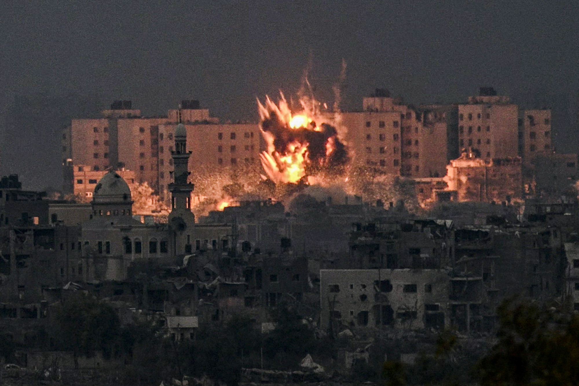 Gáza városban bomba robban.