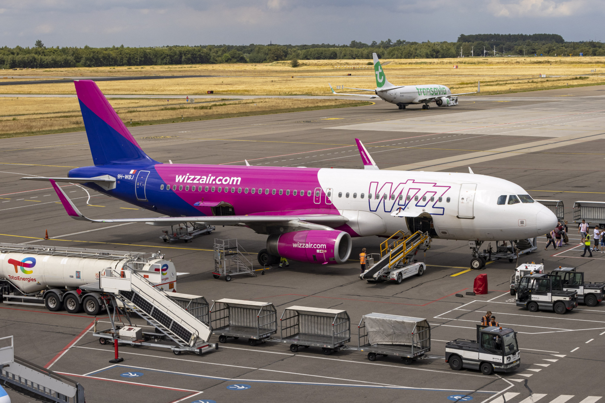 Kényszerleszállást hajtott végre a Wizz Air repülőgépe, amikor ömleni kezdett a vér az egyik utasból