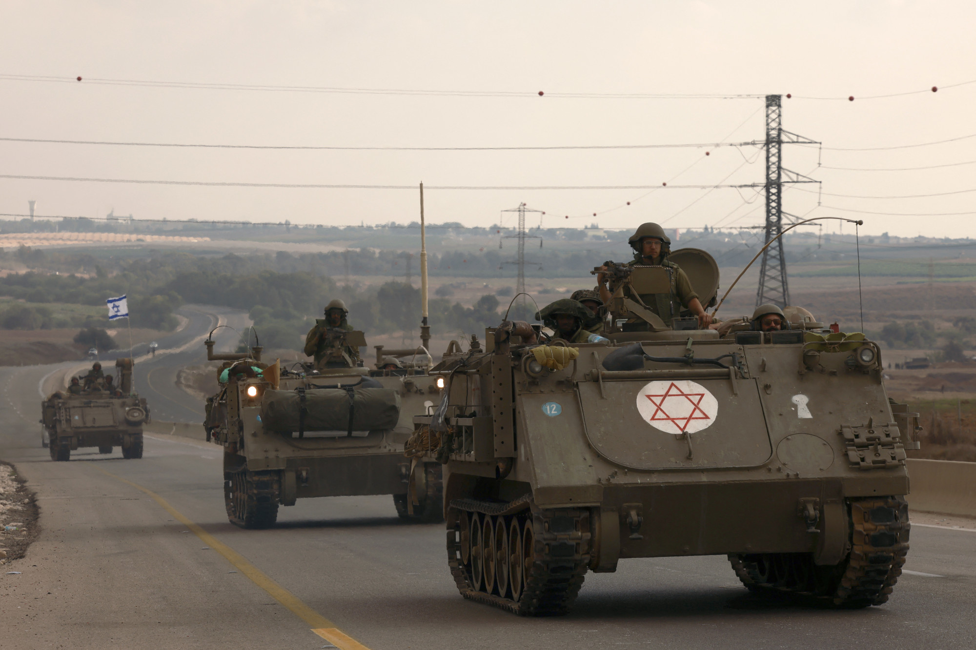 Mindenki szárazföldi offenzívát vár, de lehet, hogy valami egészen másra készül az izraeli hadsereg