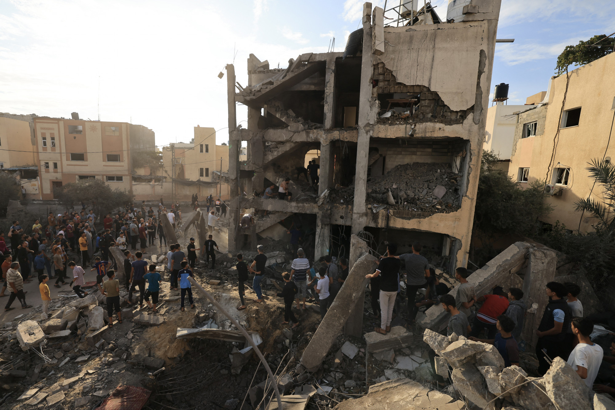 A Hamász hajlandó lenne elengedni a civil túszokat, ha Izrael abbahagyja Gáza bombázását