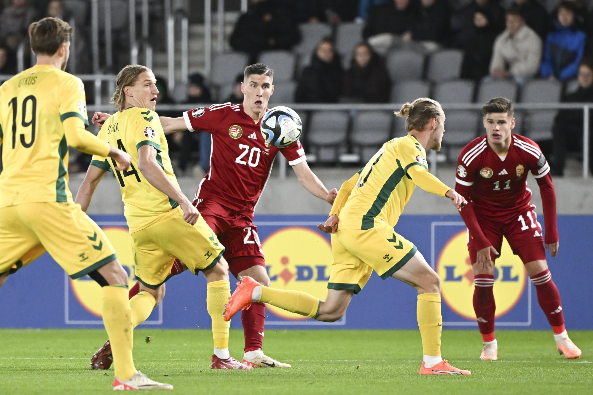 Litvánia egy félidőn át Klaksvíkot játszott, 2-2-es döntetlen a kaunasi selejtezőn, Magyarország még nem jutott ki az Eb-re