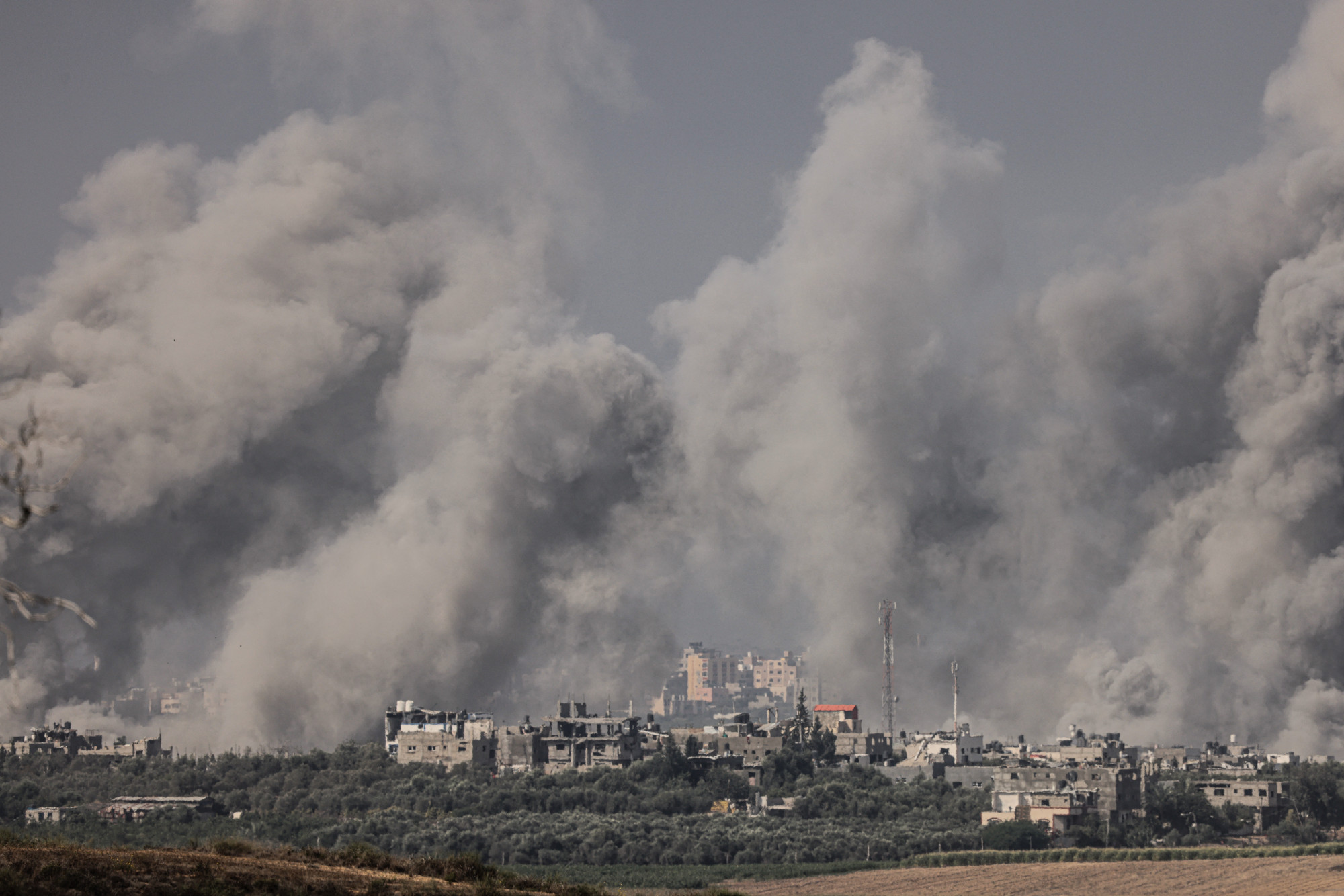 Az izraeli hadsereg korlátozott számban elkezdett szárazföldi támadásokat végrehajtani a Gázai övezetben