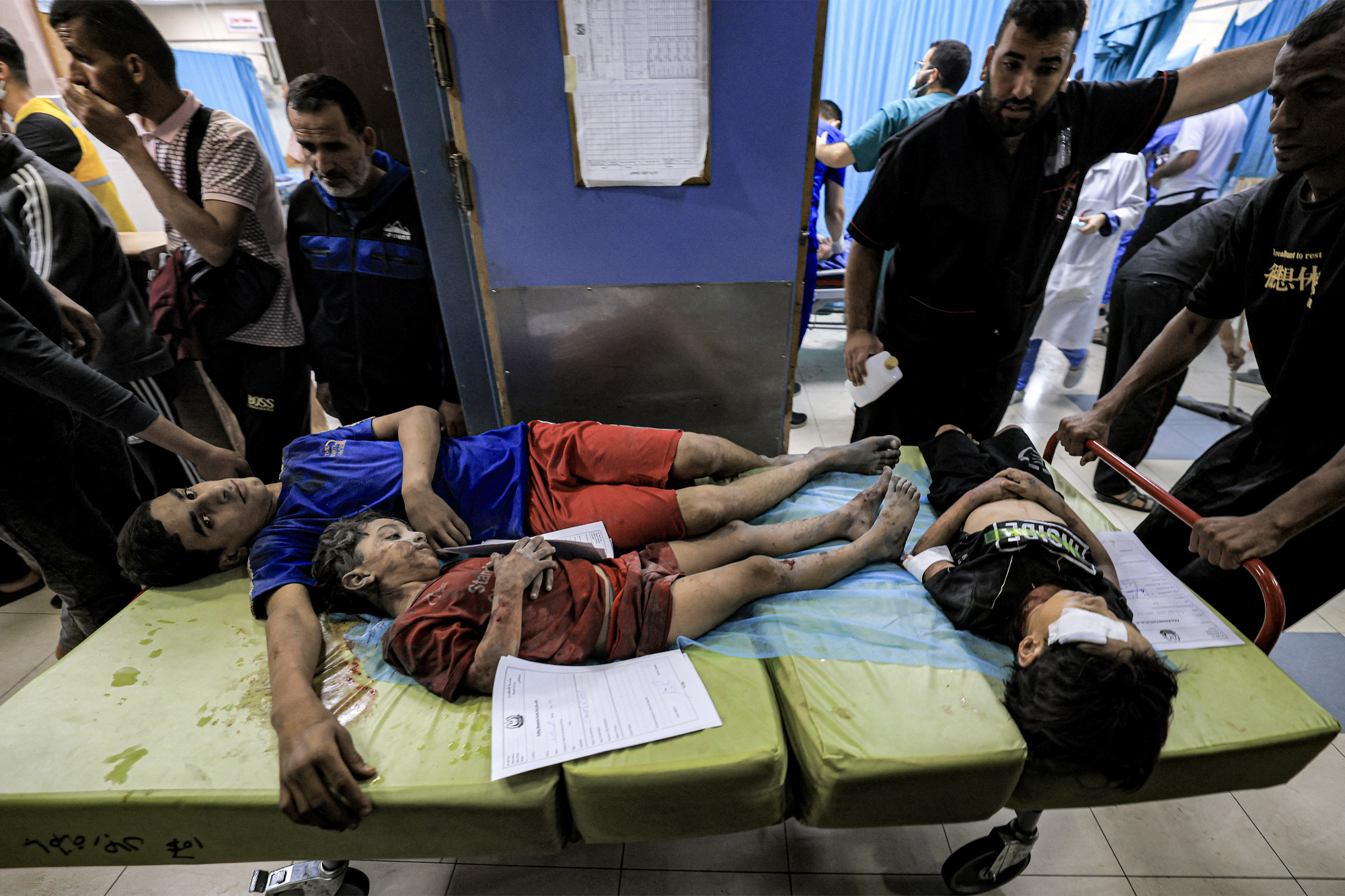 Több mint 2000 gyerek halt már meg Gázában az elmúlt két hétben