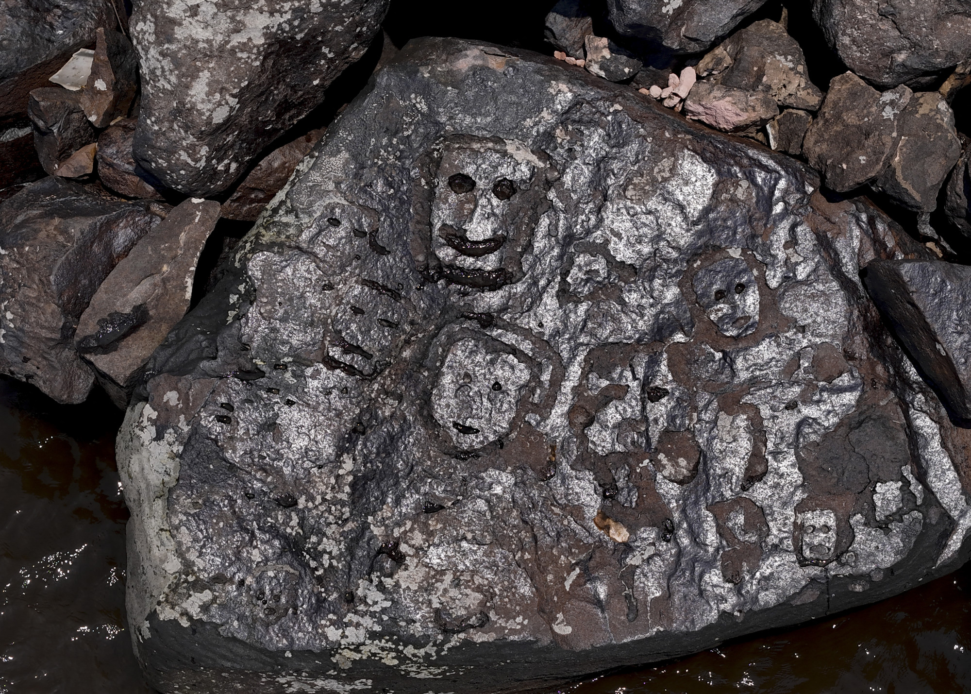 Kétezer éves sziklarajzok bukkantak elő, miután történelmi mélységre süllyedt a Rio Negro vízszintje