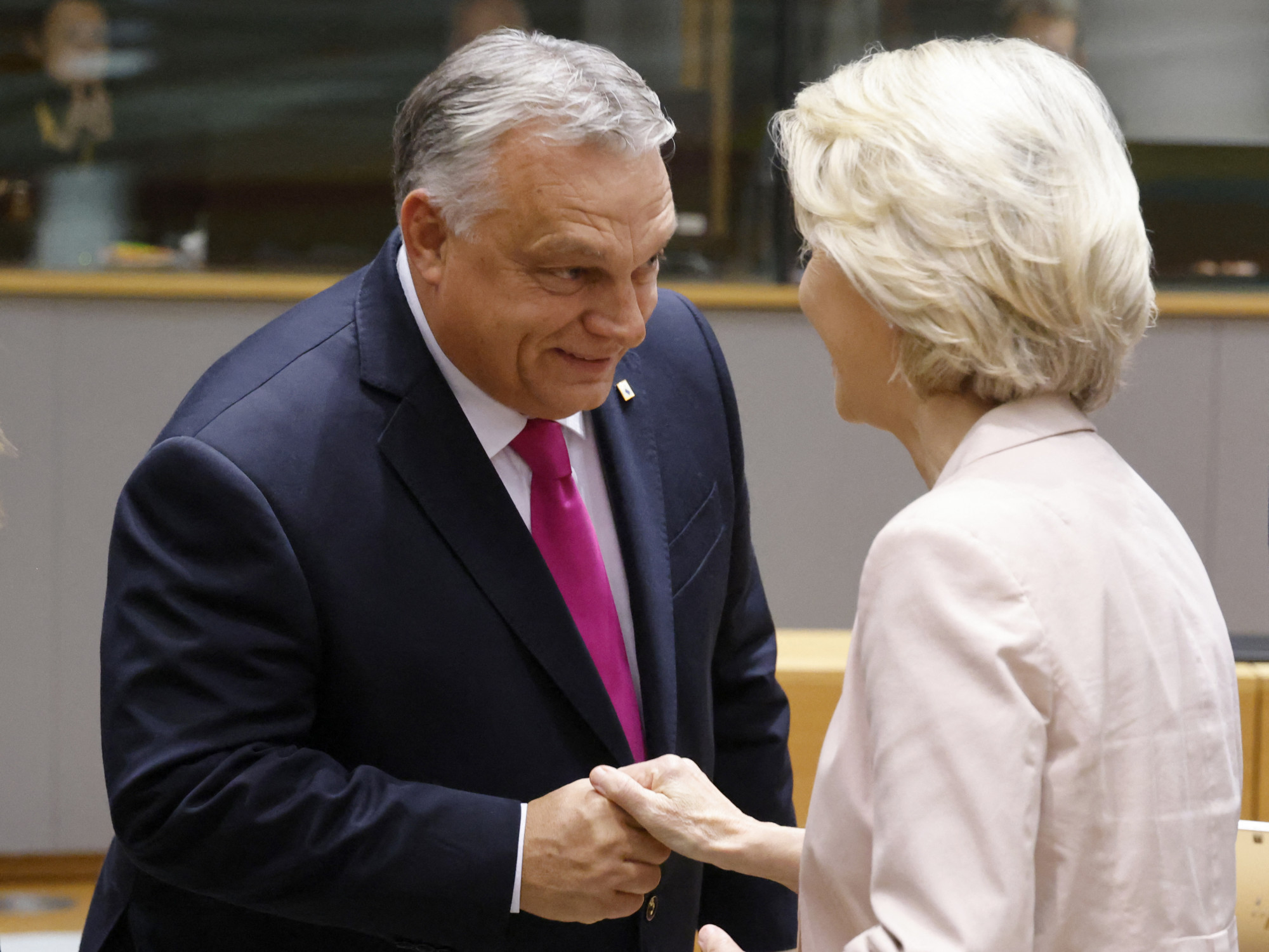 Csorgatni kezdi Brüsszel a pénzt: egymilliárd eurót már jóváhagytak Magyarország részére