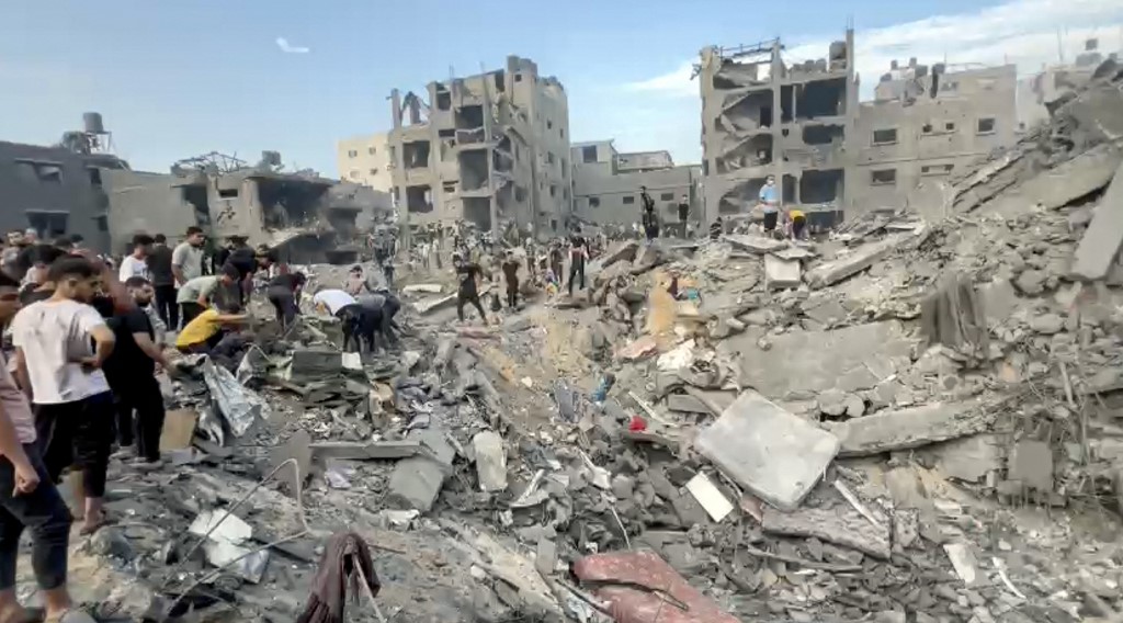 Izrael megbombázta a dzsabaliai menekülttábort, a palesztin kórházigazgató 50 halottról beszél