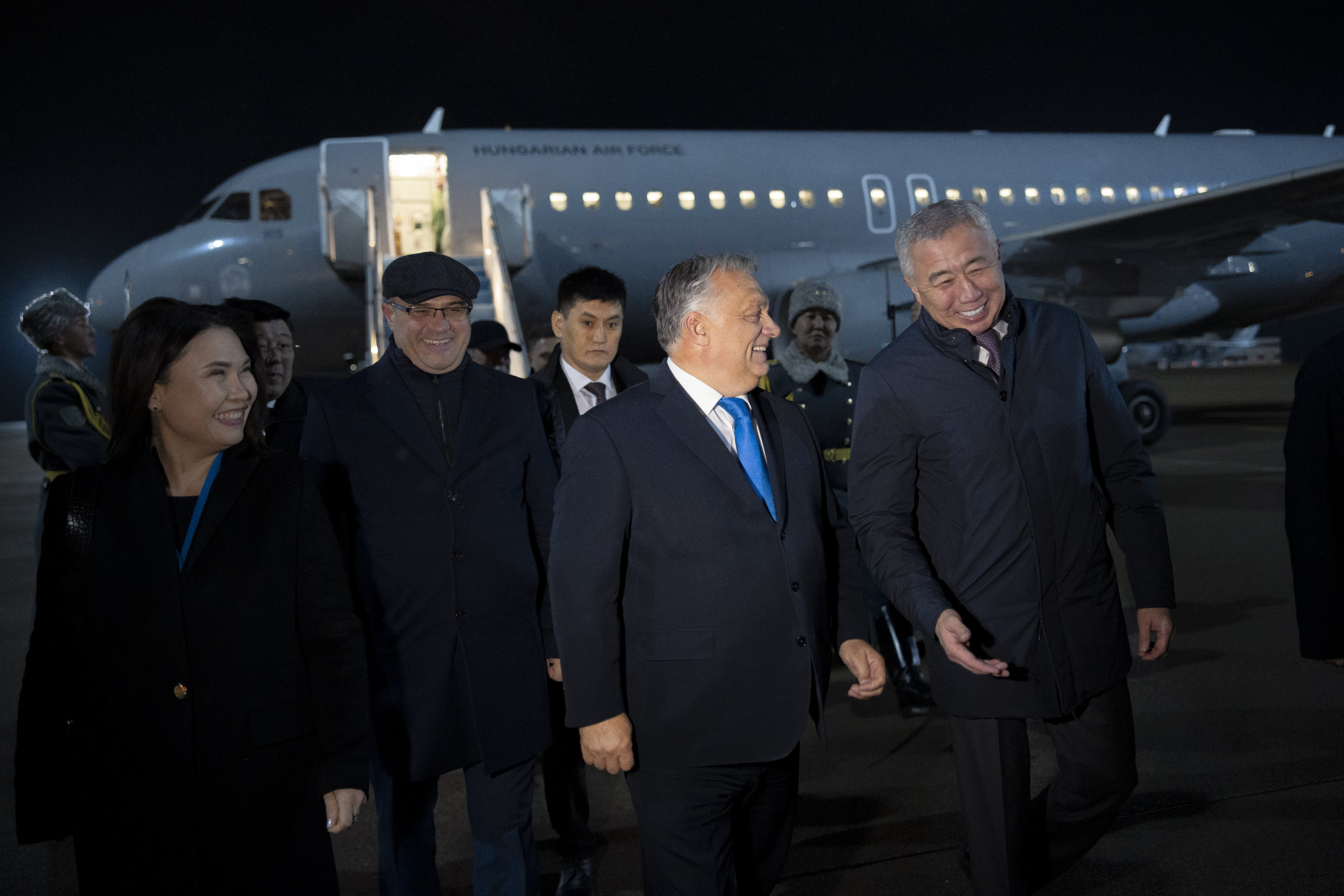 A neki kijáró tisztelettel fogadták a Türk Tanács csúcstalálkozójára érkező Orbán Viktort