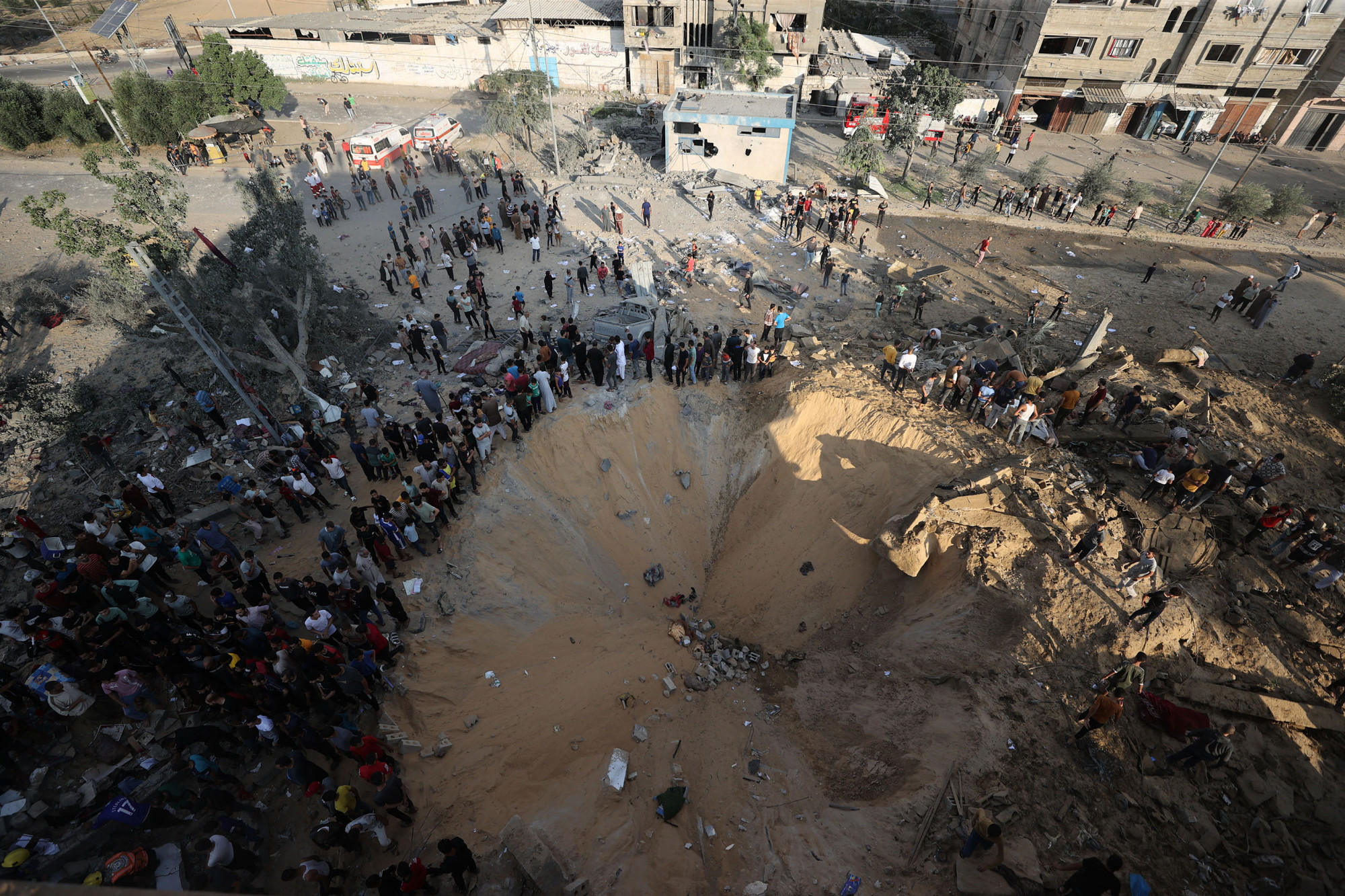 10 négyzetkilométeren belül több mint 1000 bombatölcsért számoltak a Gázai övezet északi részén
