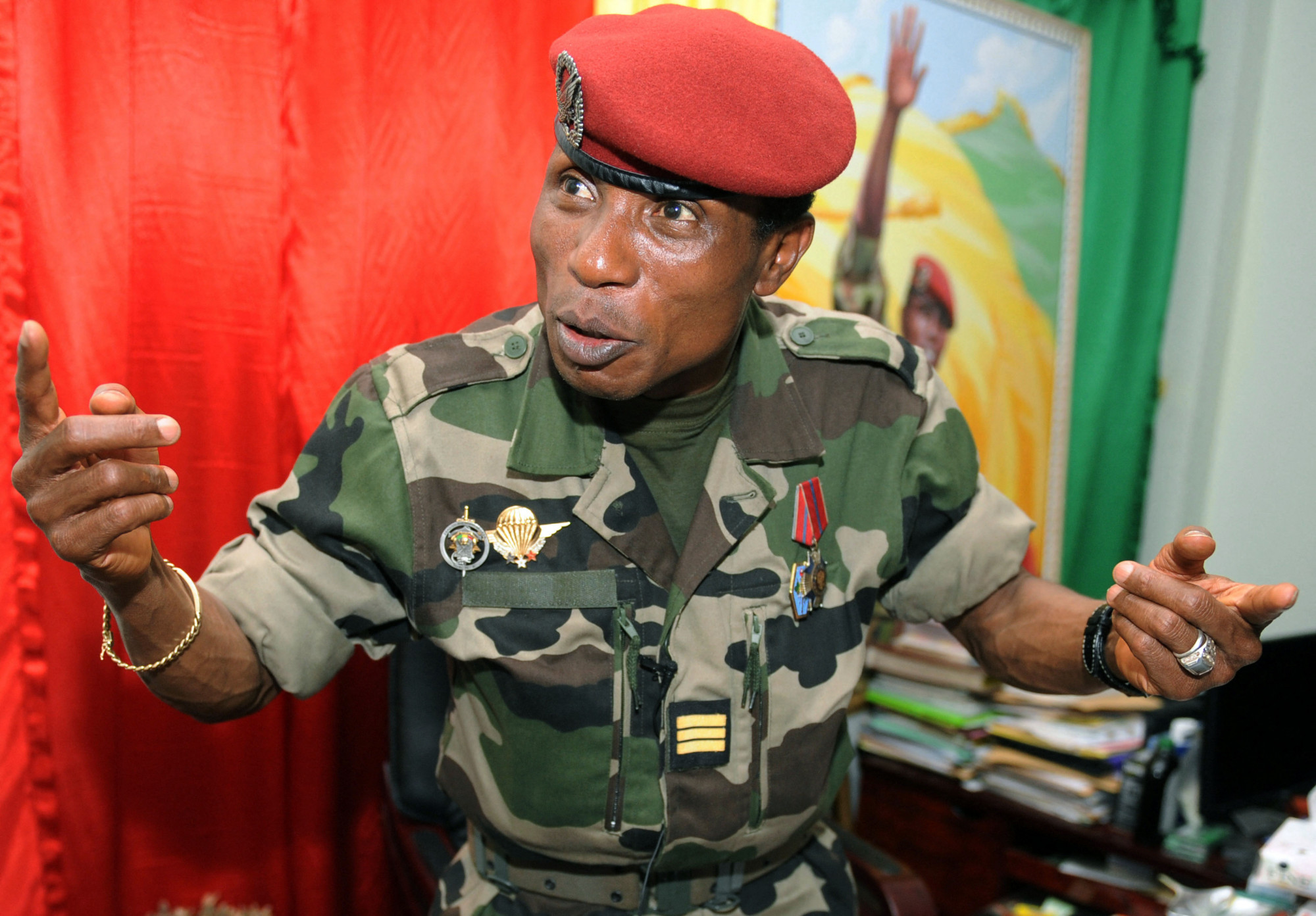 Guineában fegyveresek kiszabadították a junta egykori vezetőjét, de már vissza is vitték a börtönbe