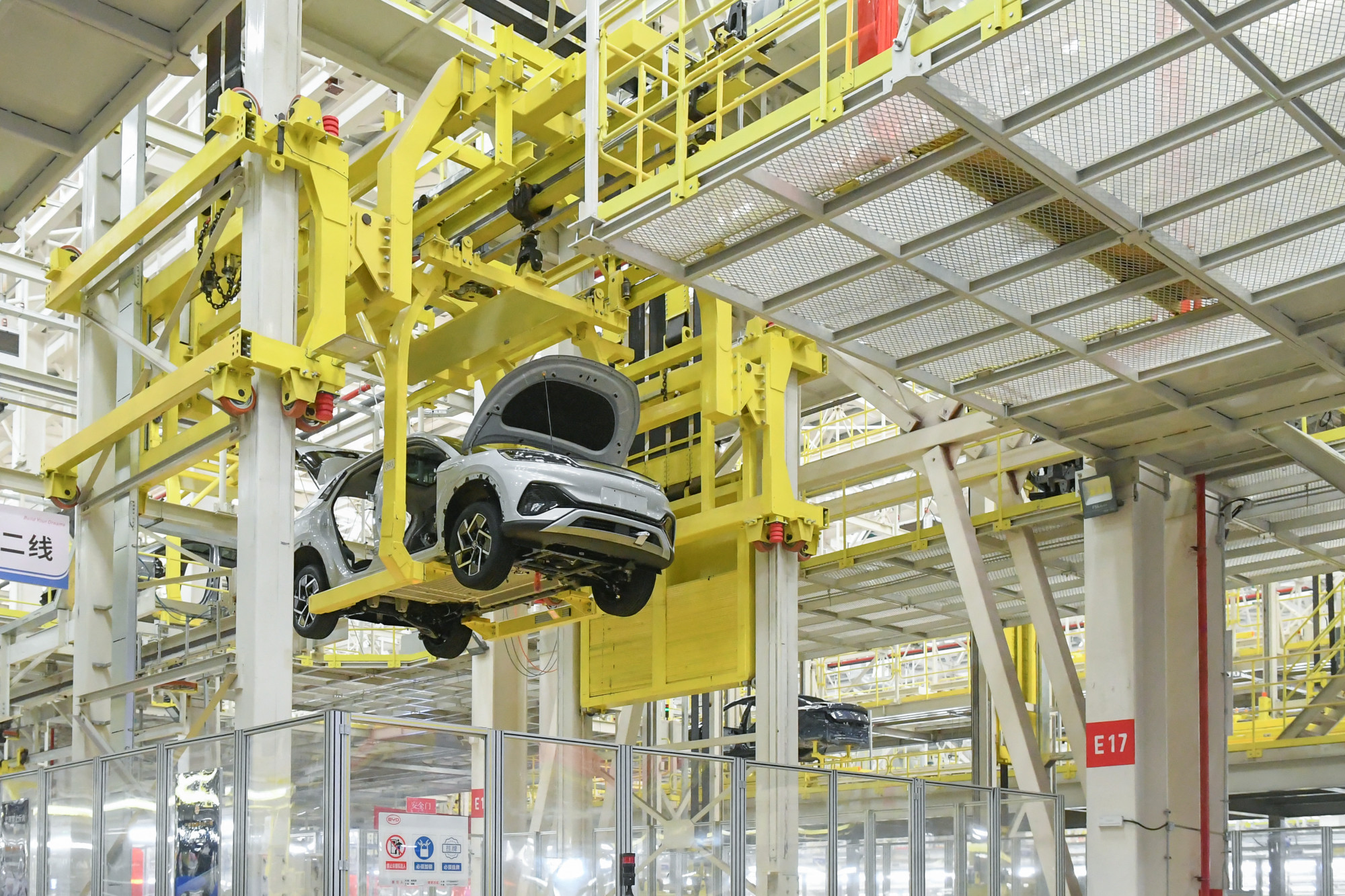 Szijjártó korábban tagadta, de most bejelentette: Szegeden épít gyárat a legnagyobb kínai elektromosautó-gyártó