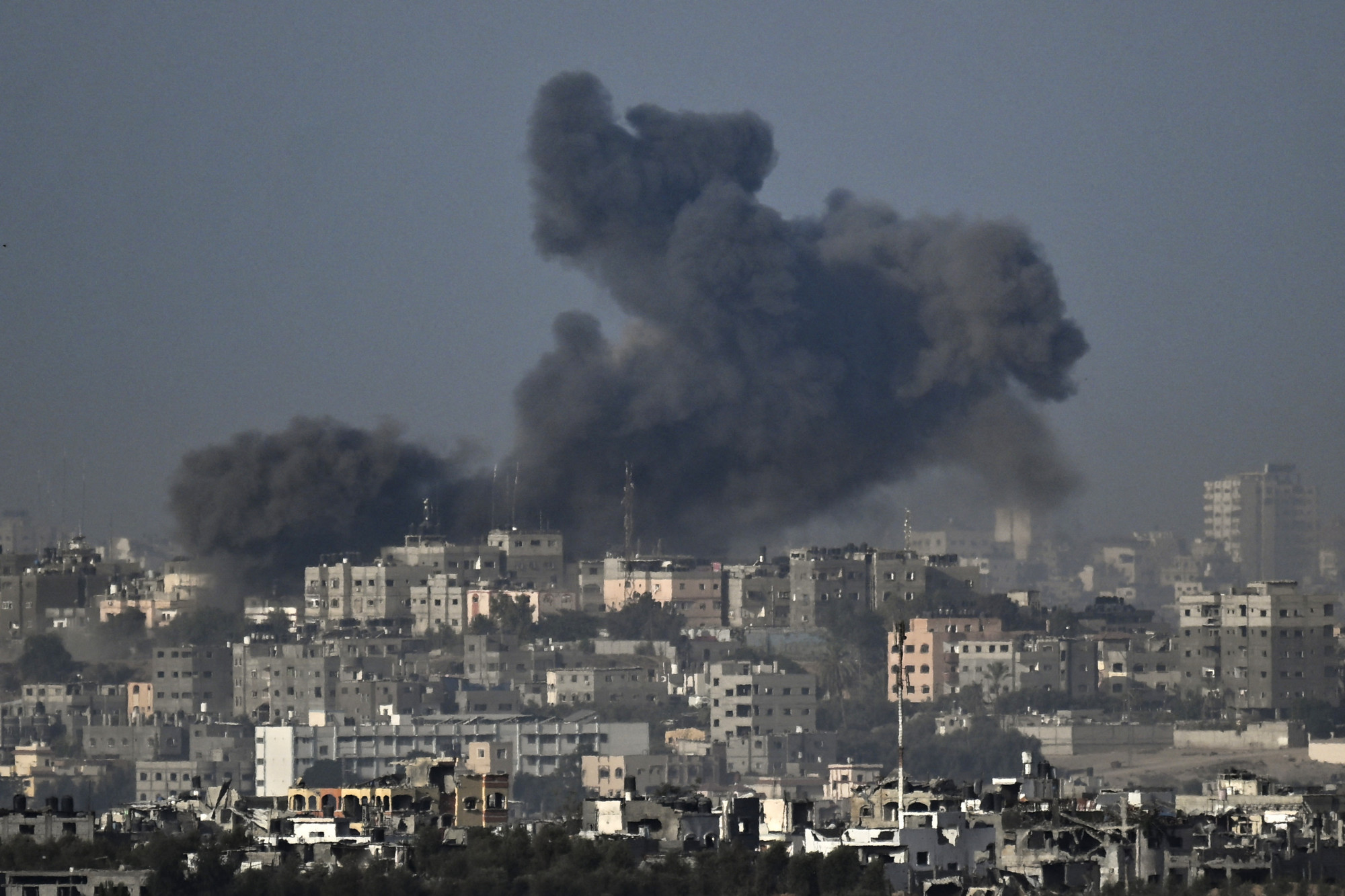 Legalább 32-en meghaltak Gáza déli részén az izraeli légicsapásokban