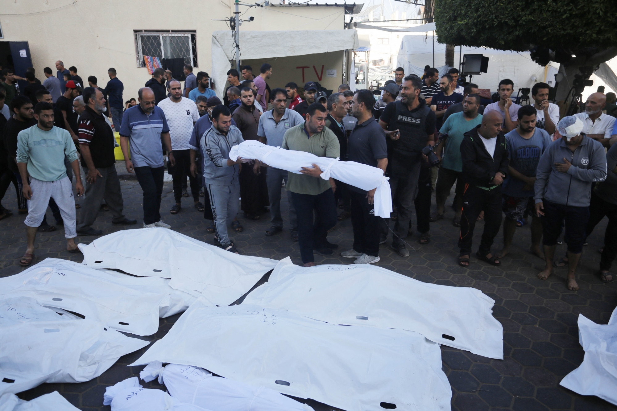 Gázában túllépte a 10 ezret a halálos áldozatok száma a helyi hatóságok szerint