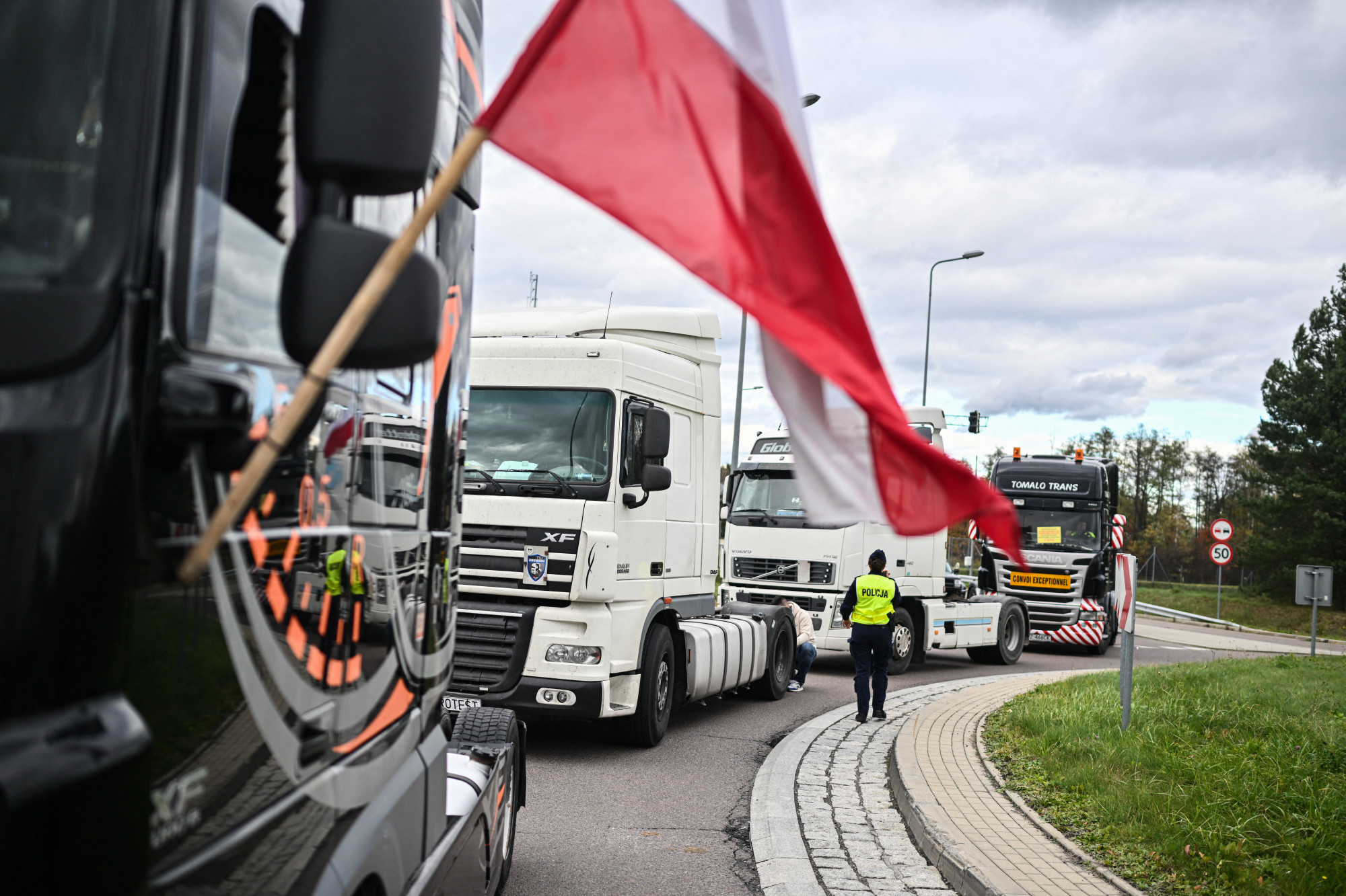Tiltakozó lengyel kamionosok vettek blokád alá három ukrán határátkelőt