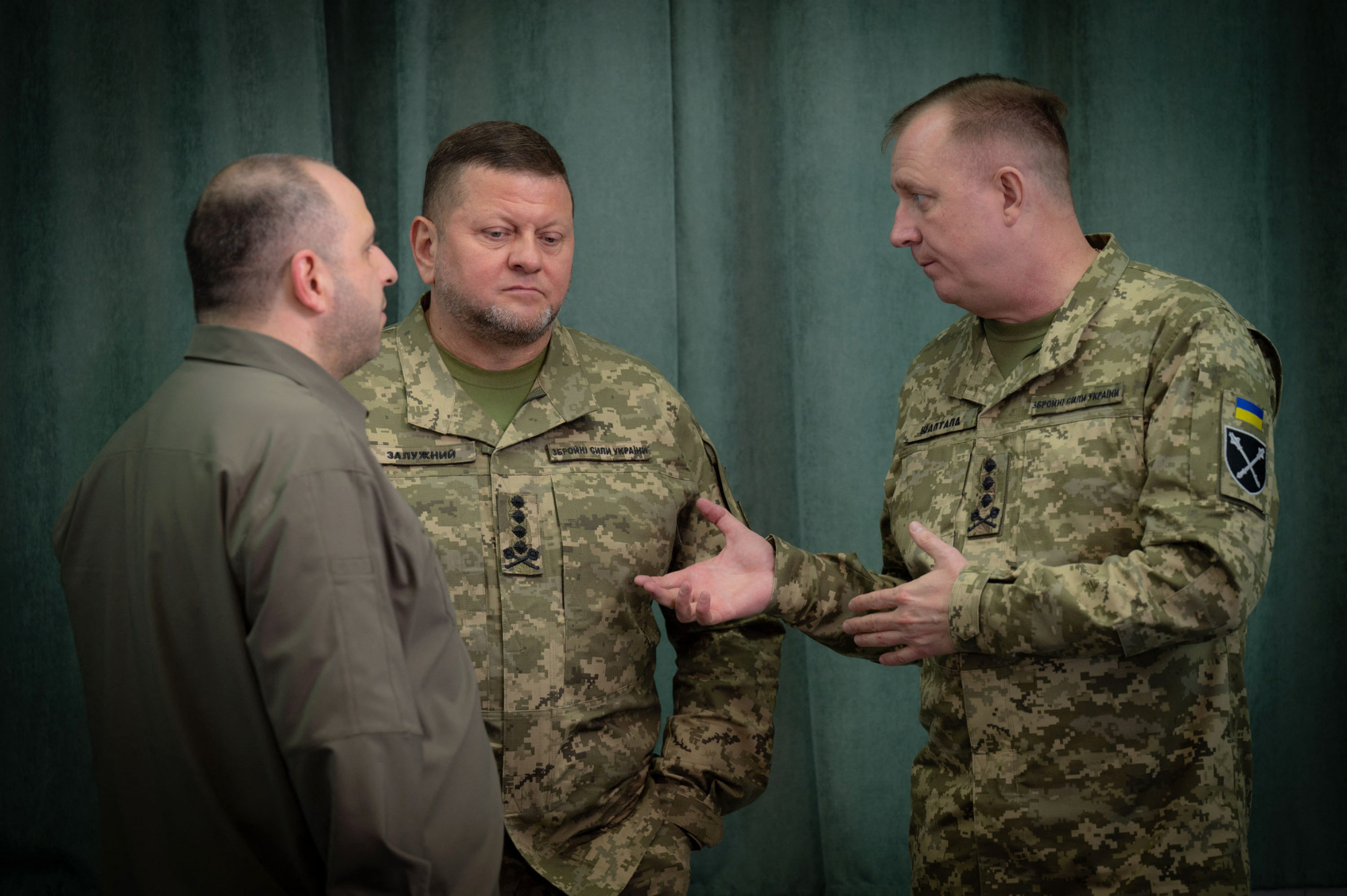 Zelenszkij tanácsadói nyugtatnak, szerintük minden rendben van az elnök és a hadsereg  főparancsnoka között