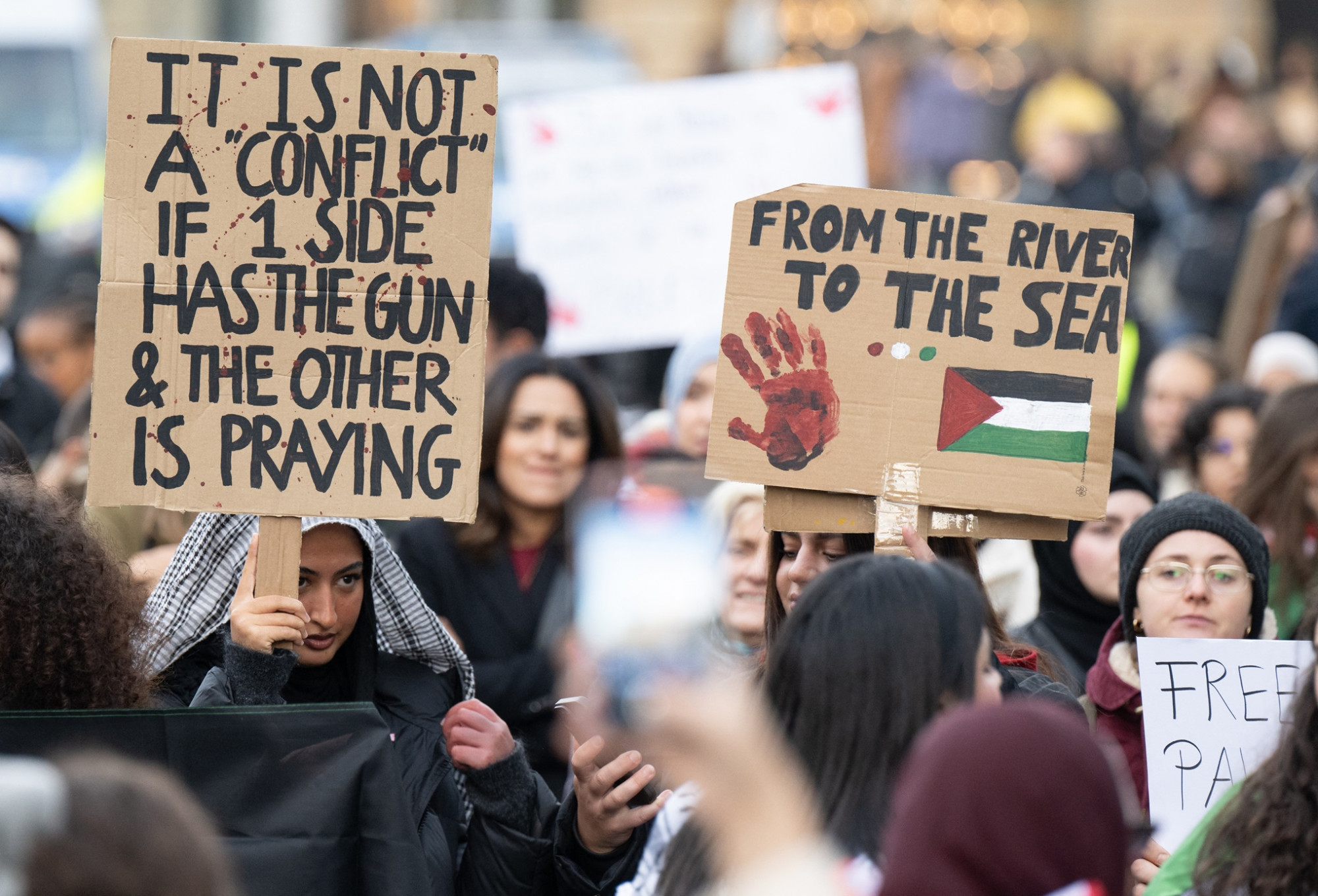 A londoni rendőrség részletes magatartási normákat szabott a palesztinpárti tüntetés résztvevőinek