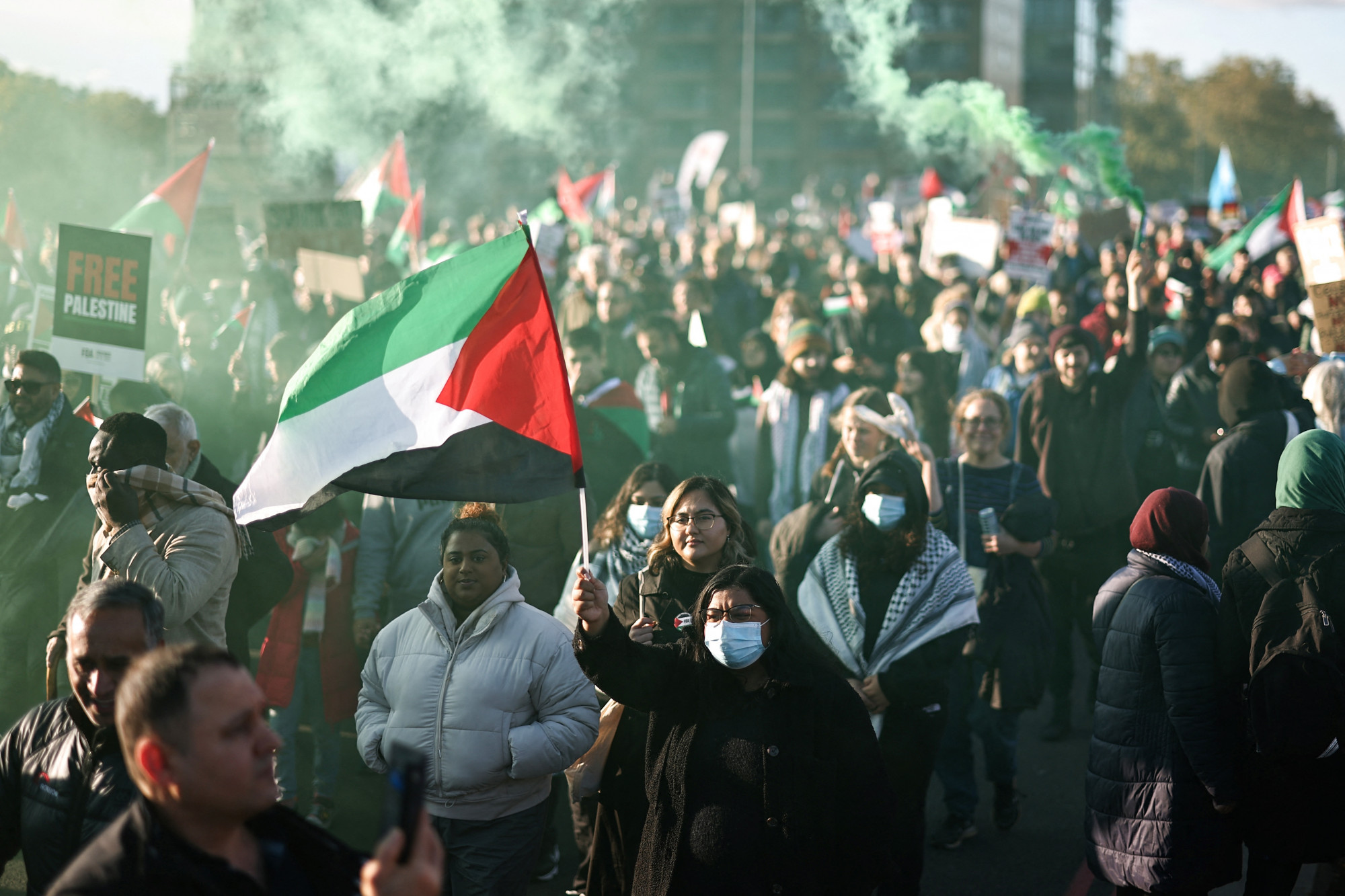 Több mint háromszázezren a londoni palesztinpárti megmozduláson