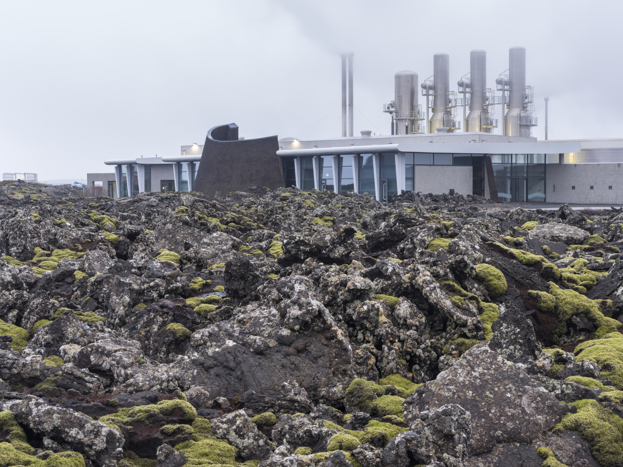 Védőfalat húznak fel egy geotermikus erőmű köré a lávaveszély miatt Izlandon