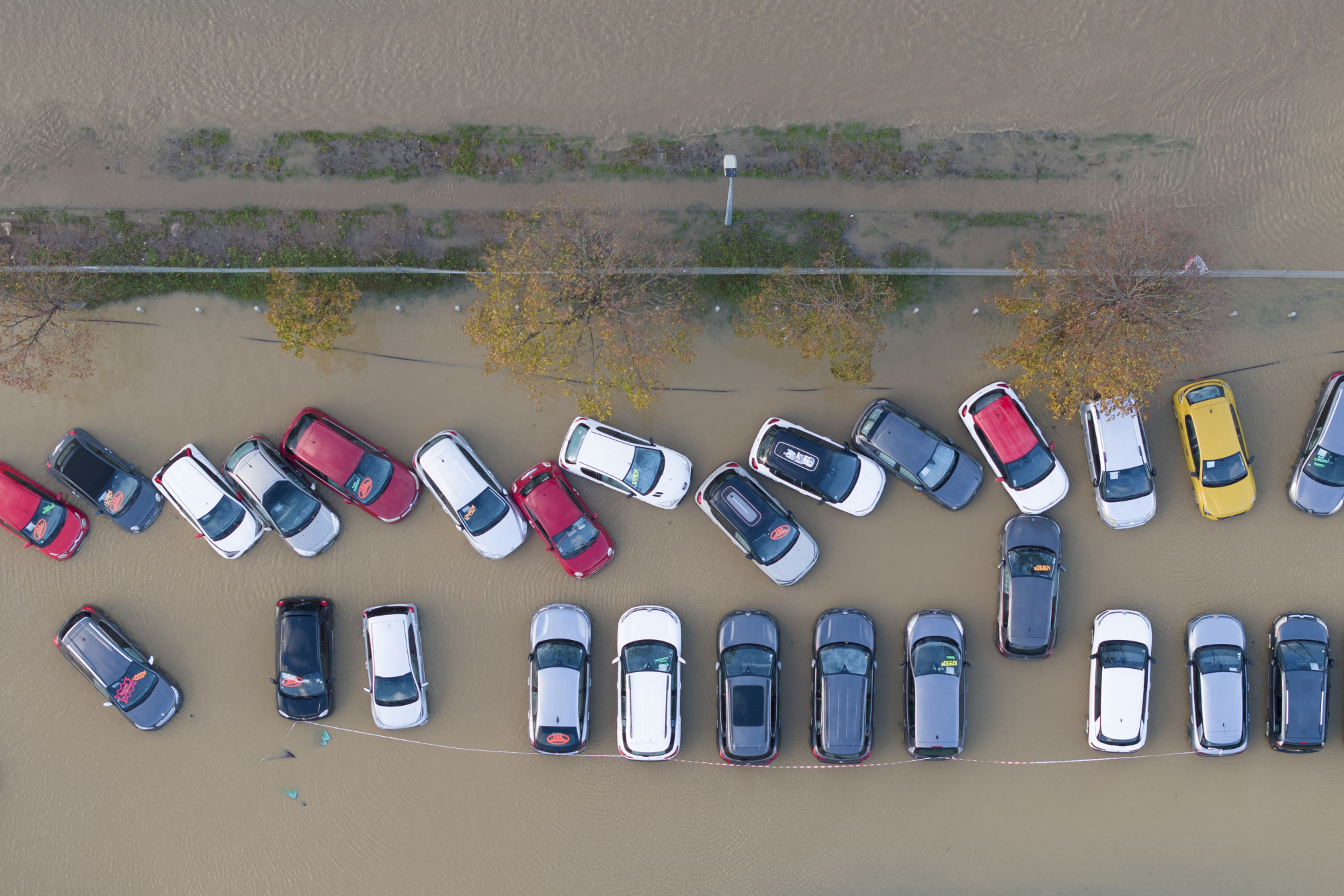 Ezreket kellett evakuálni Franciaországban az esőzés okozta áradások miatt