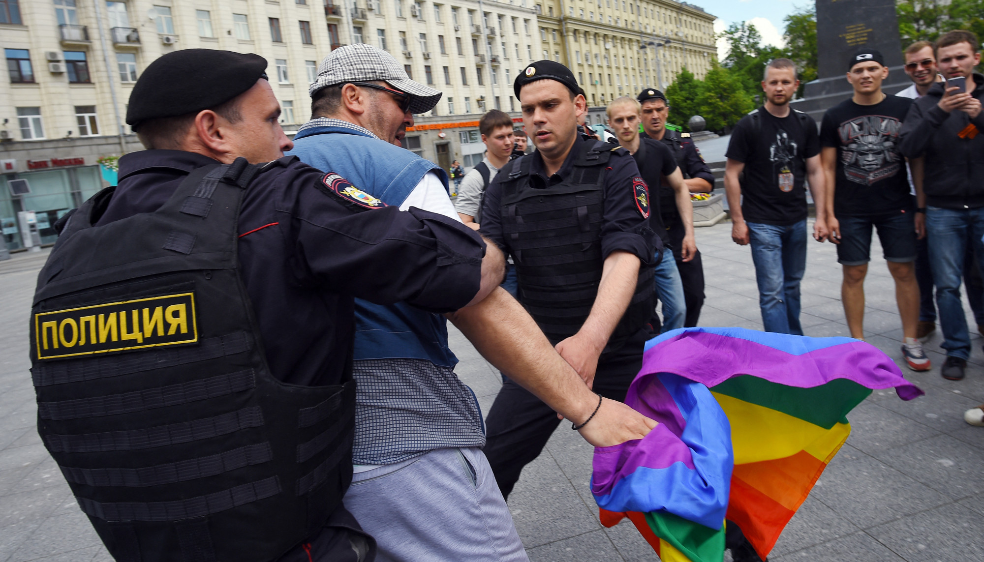 Az orosz kormány betiltaná az LGBT mozgalmat