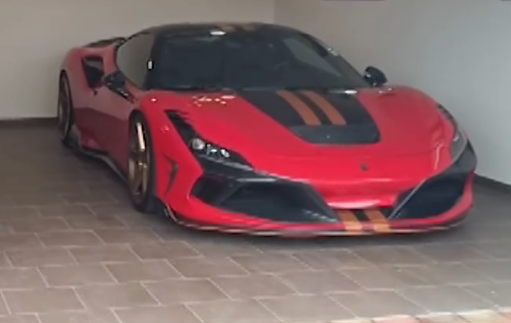 Egy pécsi garázsban egymillió euróval a csomagtartójában egy olyan Ferrari parkolt, amilyenből csak húsz van a világon