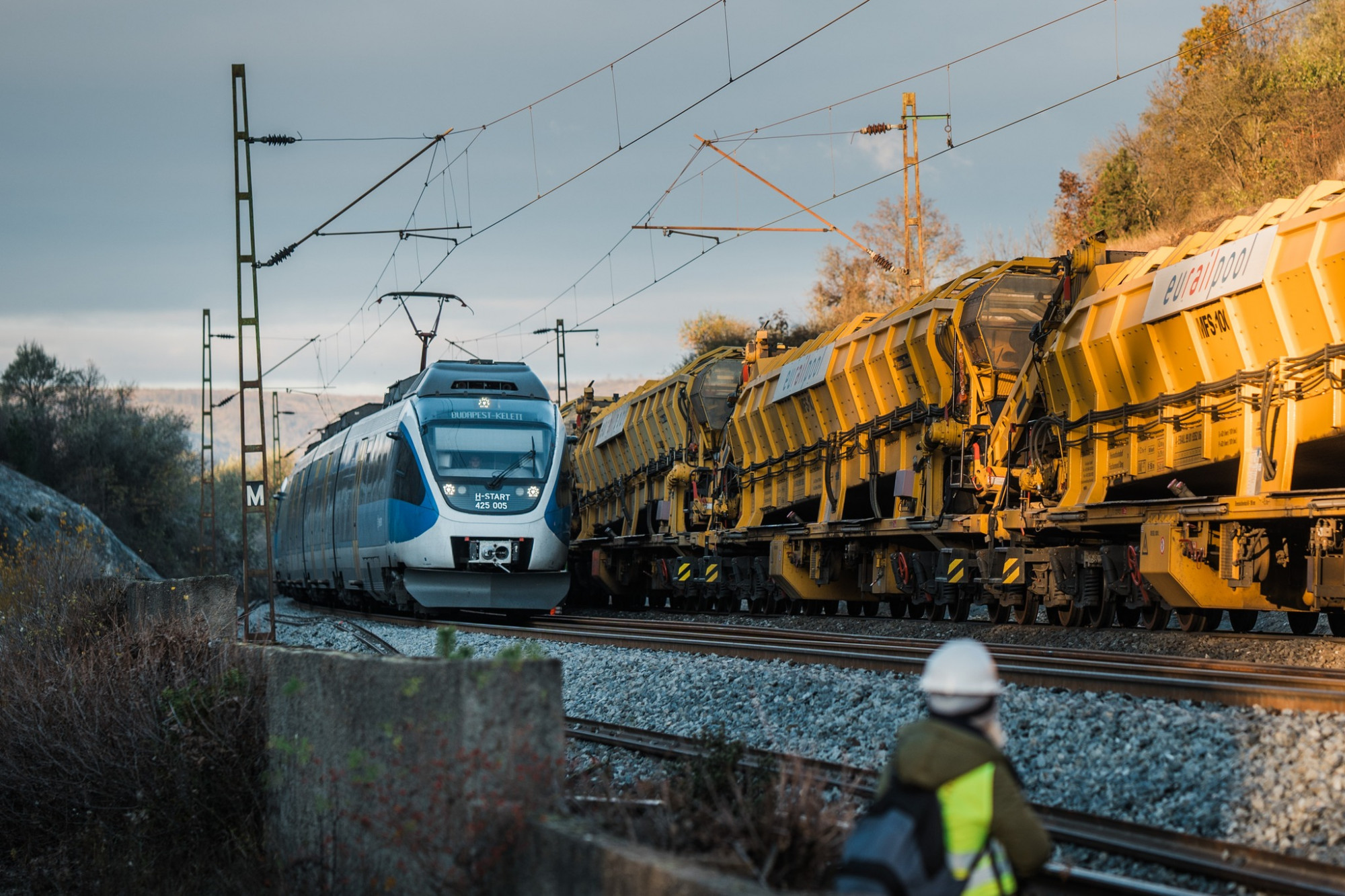 Megszabadíthatná a MÁV a győri vasútvonalon ingázókat a pótlóbuszoktól, ha akarná