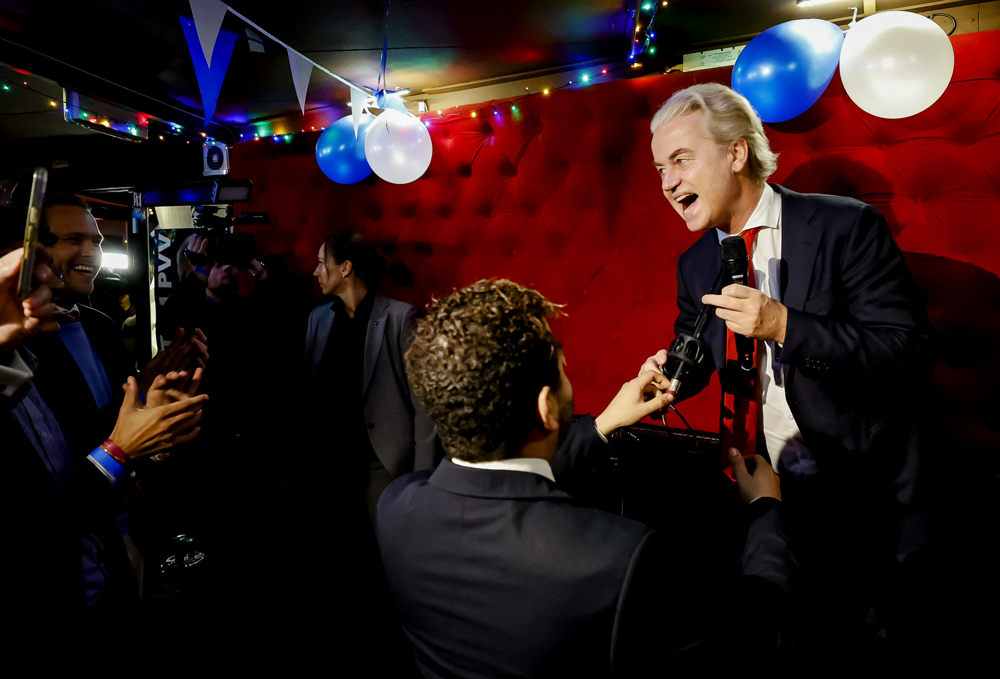 A szélsőjobboldali, Trump-frizurás, populista Wilders nyerte a holland választást