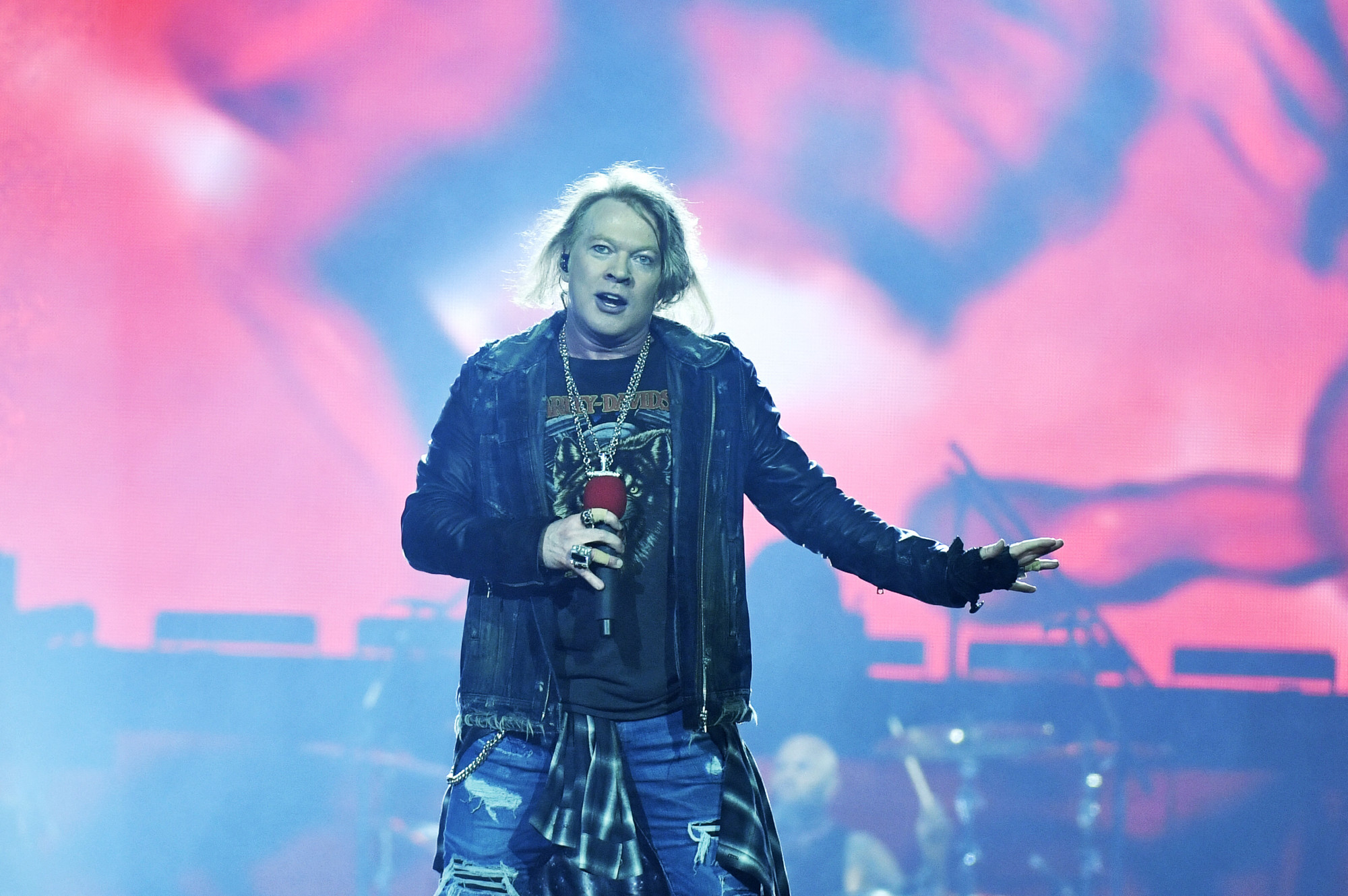 Szexuális erőszakkal vádolja Axl Rose-t, a Guns N' Roses énekesét egy nő
