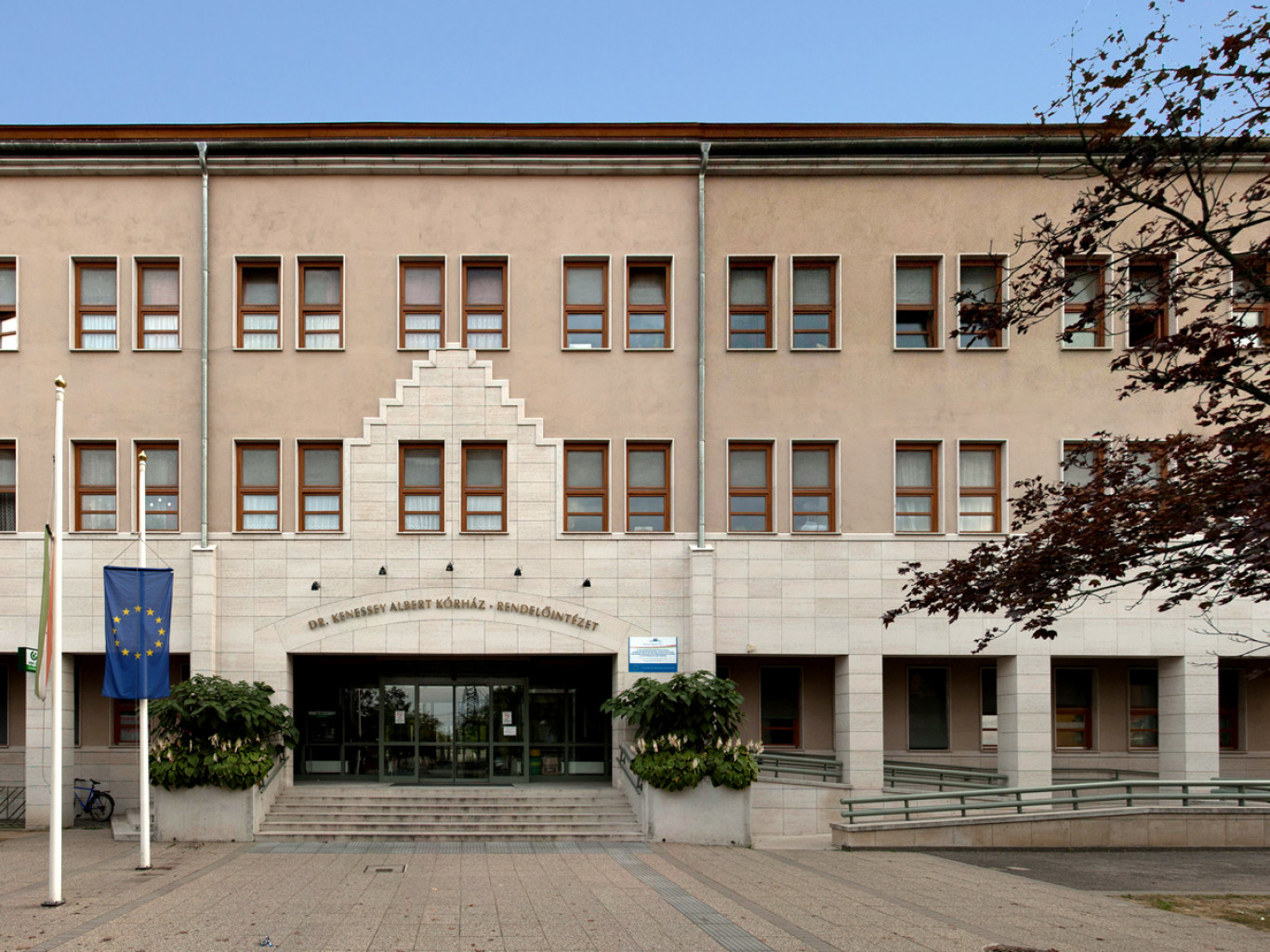 Újabb kórházi ellátásokat helyeztek át más intézményekbe