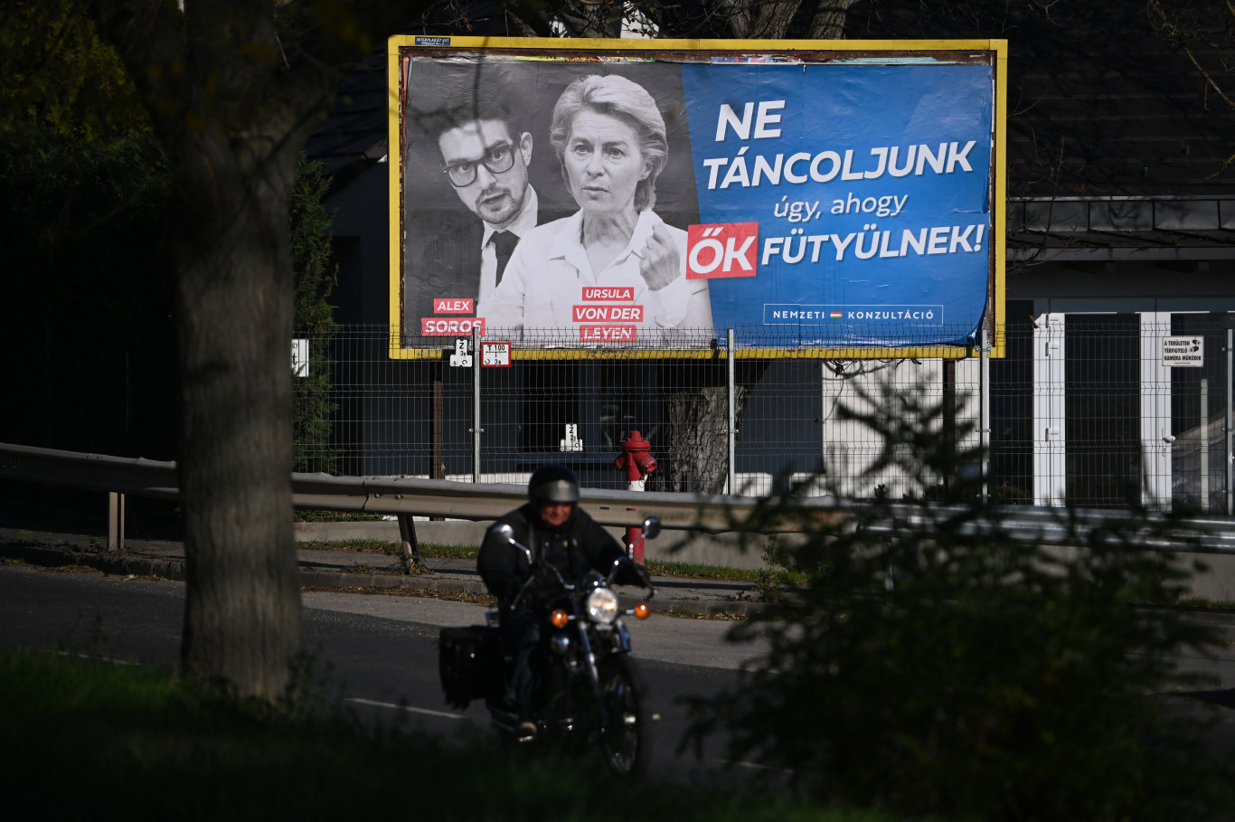 Az Európai Bizottság magyar képviselete szerint nem azért büntették Magyarországot, amit a kormánysajtó szajkóz