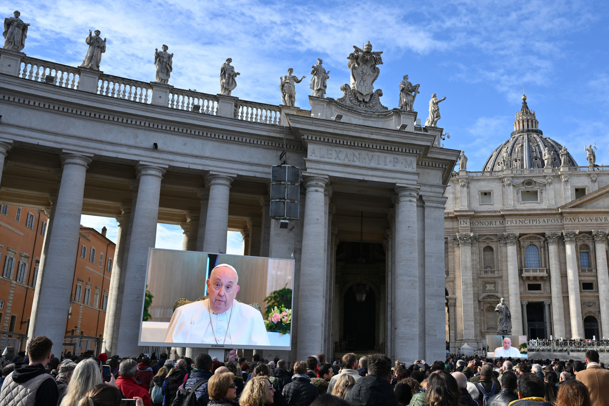 Ferenc pápa kihagyta a vasárnapi ablakban állást, a Vatikán közlése szerint influenzás