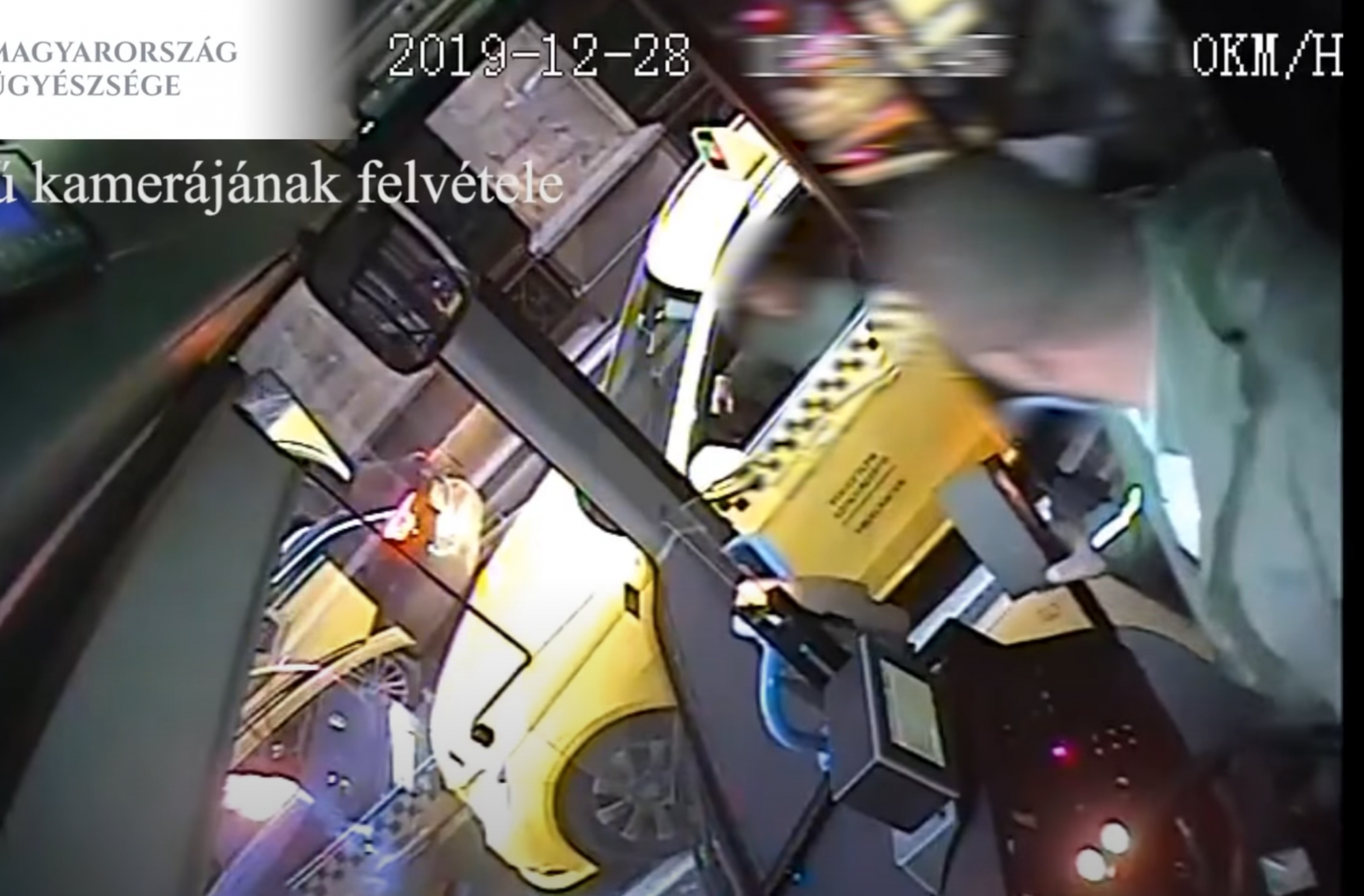 Két év fegyházat kapott a taxisofőr, aki a piros lámpánál verekedett össze egy buszsofőrrel