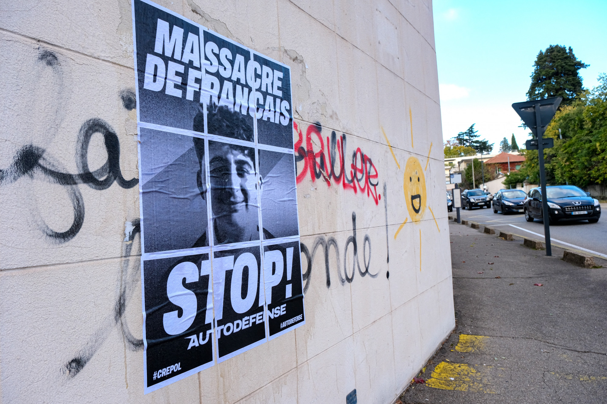 Franciaországban betiltanának három szélsőjobboldali csoportot, mert bevándorlók elleni támadásoktól tartanak