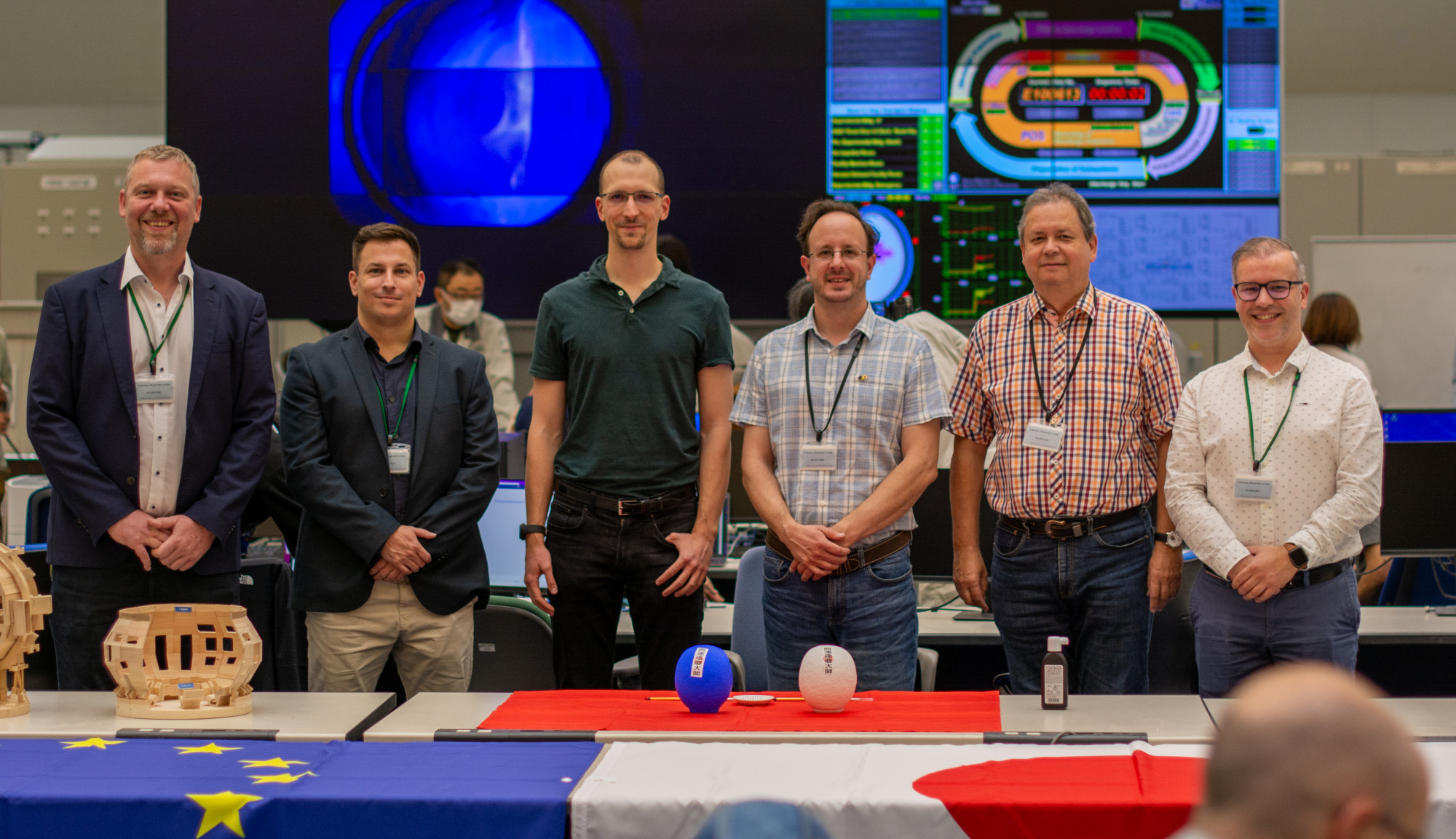 A magyar szakemberek a JT-60SA kísérleti reaktor irányítótermében