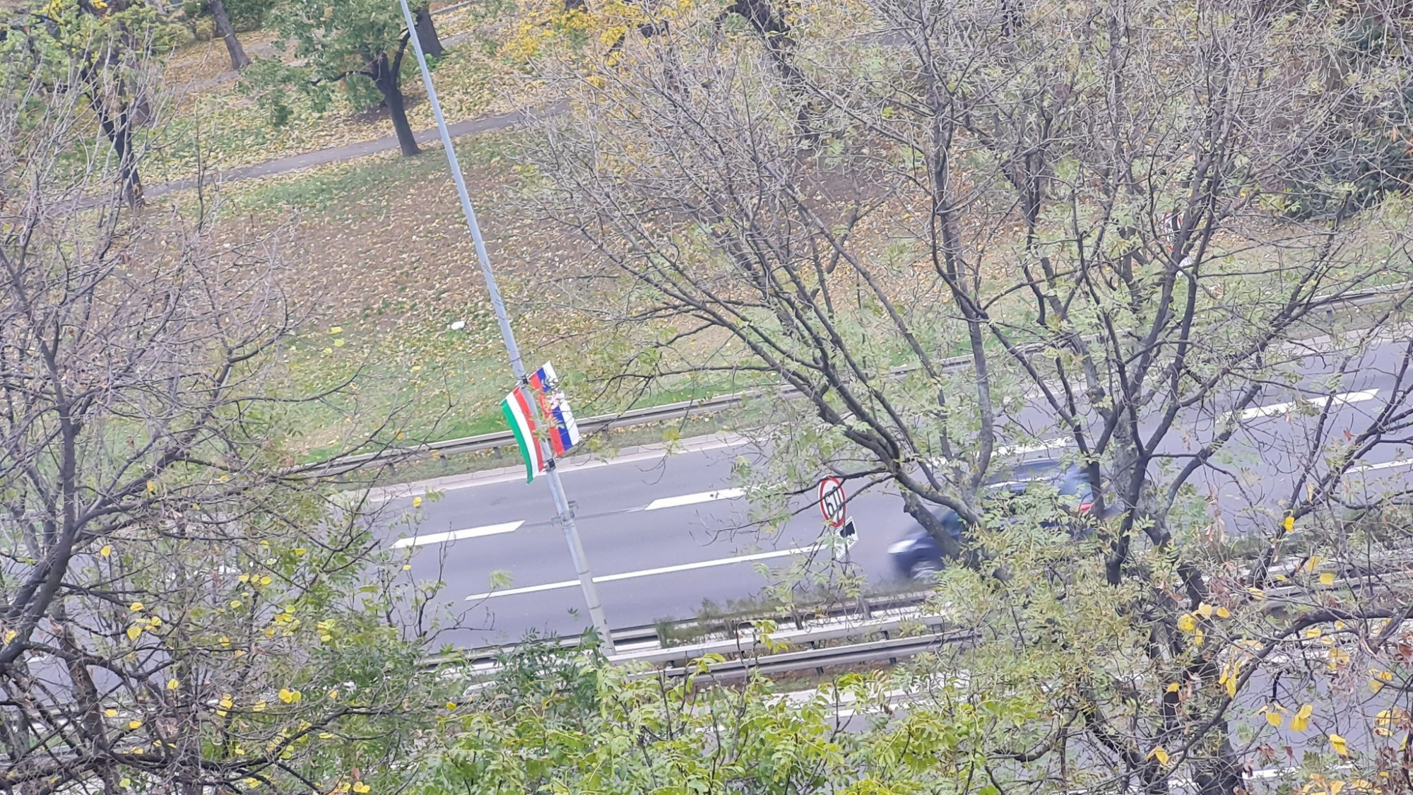Az olasz miniszterelnököt magyar zászlókkal fogadták Belgrádban