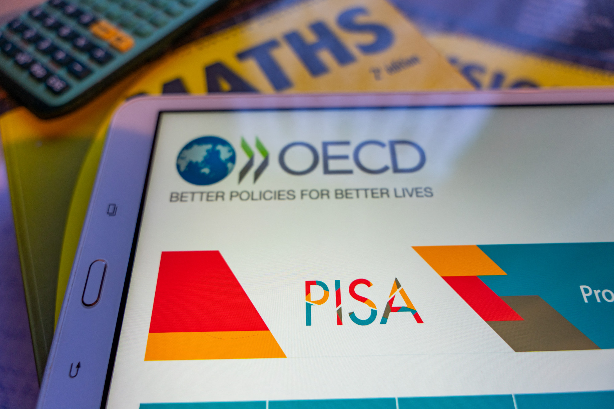 PISA-teszt: középmezőnyben vagyunk, de nem a jól teljesítő magyar diákok, hanem a bezuhanó OECD-átlag miatt